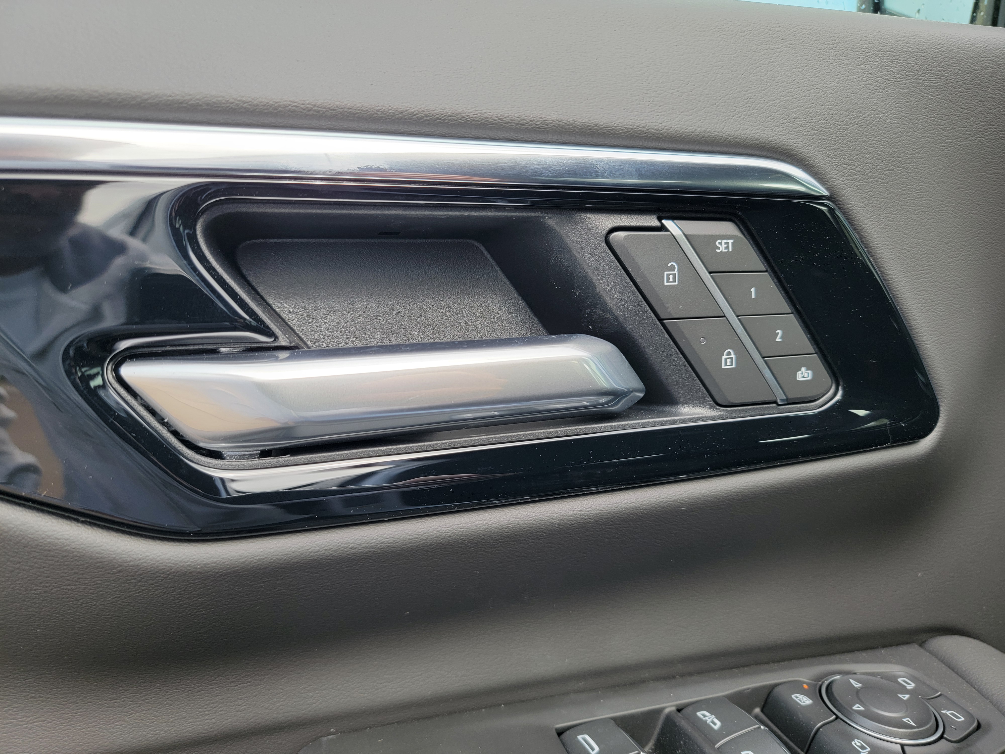 New 2026 Polar White Tricoat Chevrolet High Country image 13