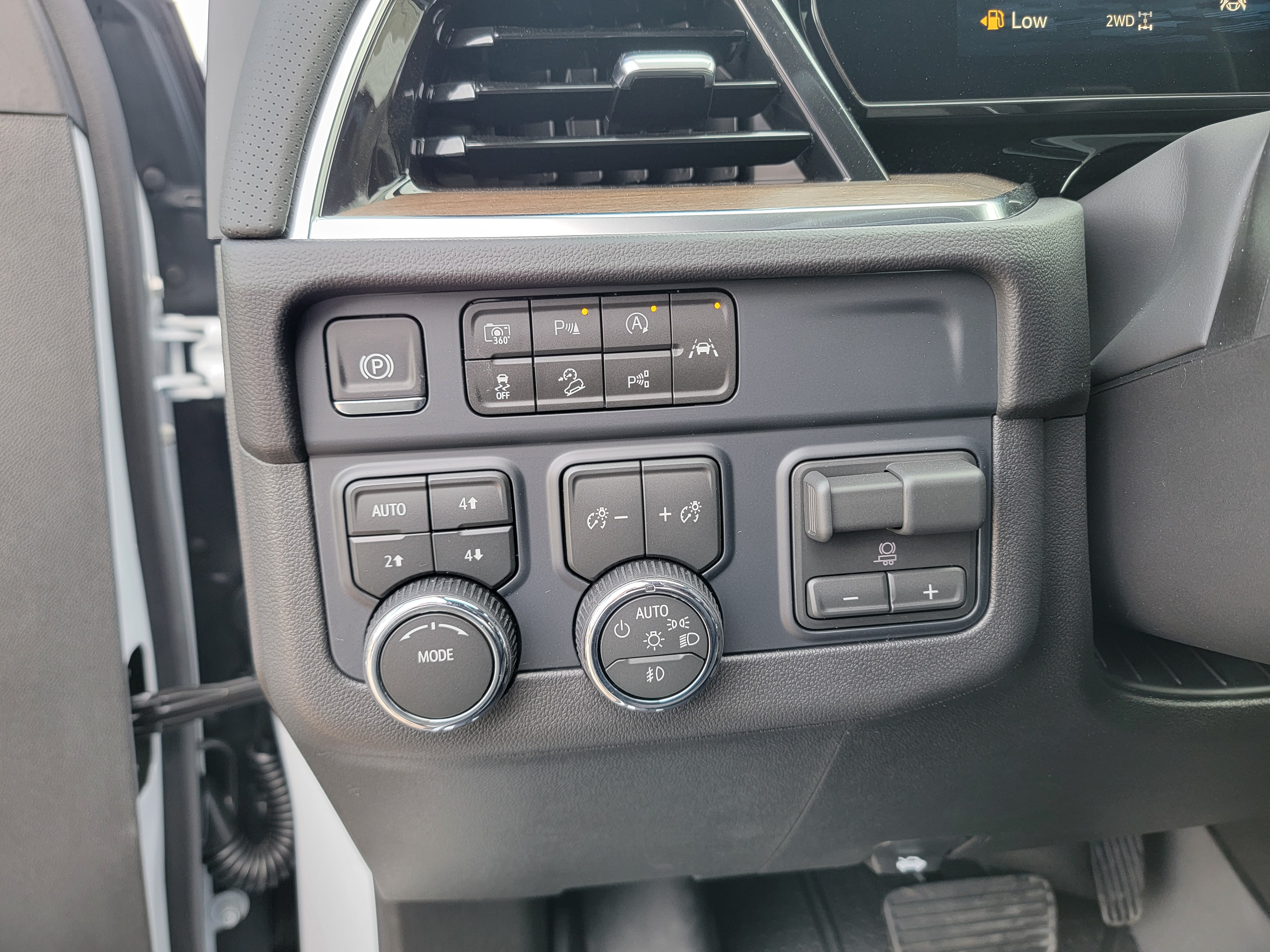 New 2026 Polar White Tricoat Chevrolet High Country image 15