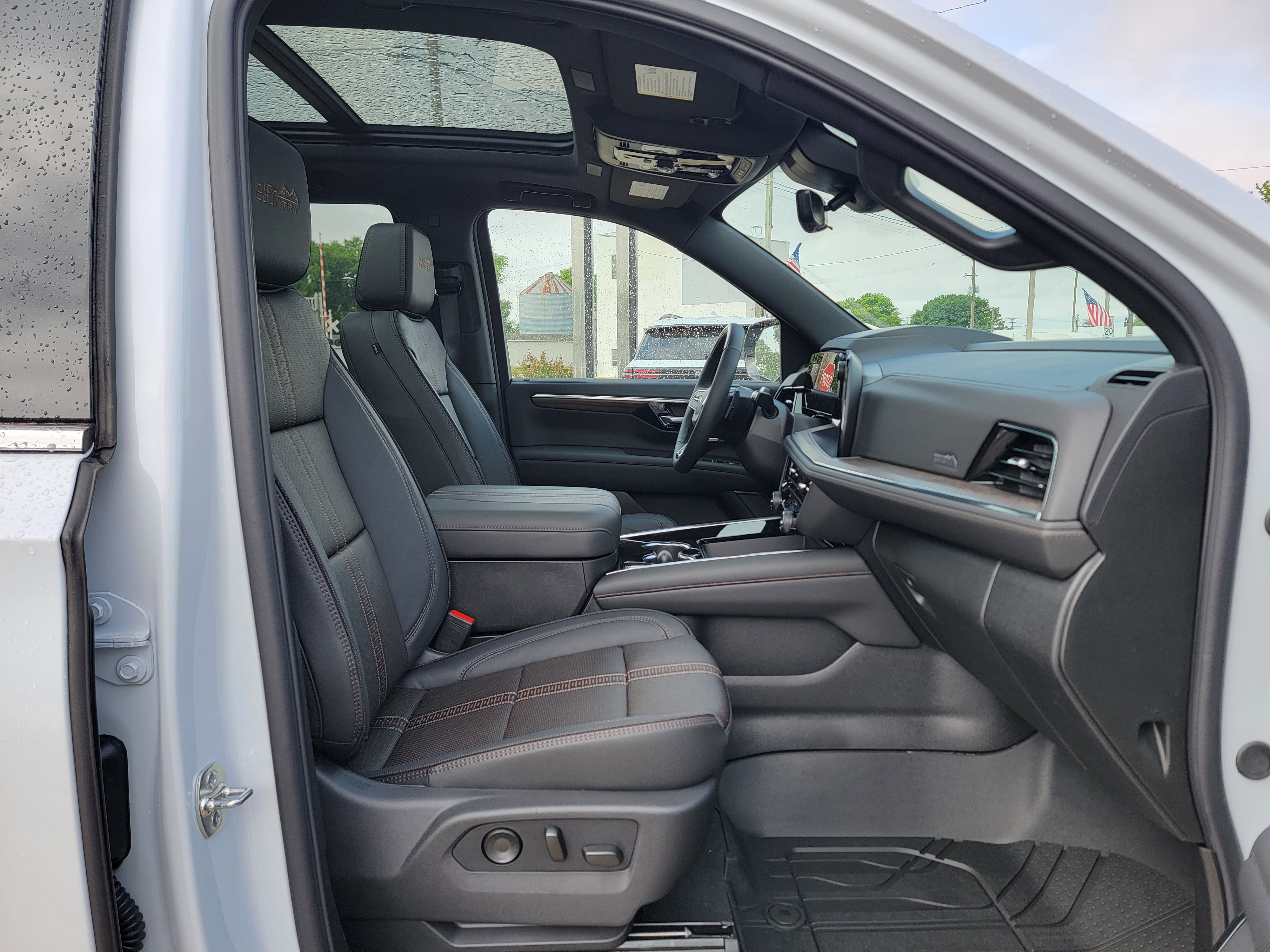 New 2026 Polar White Tricoat Chevrolet High Country image 34