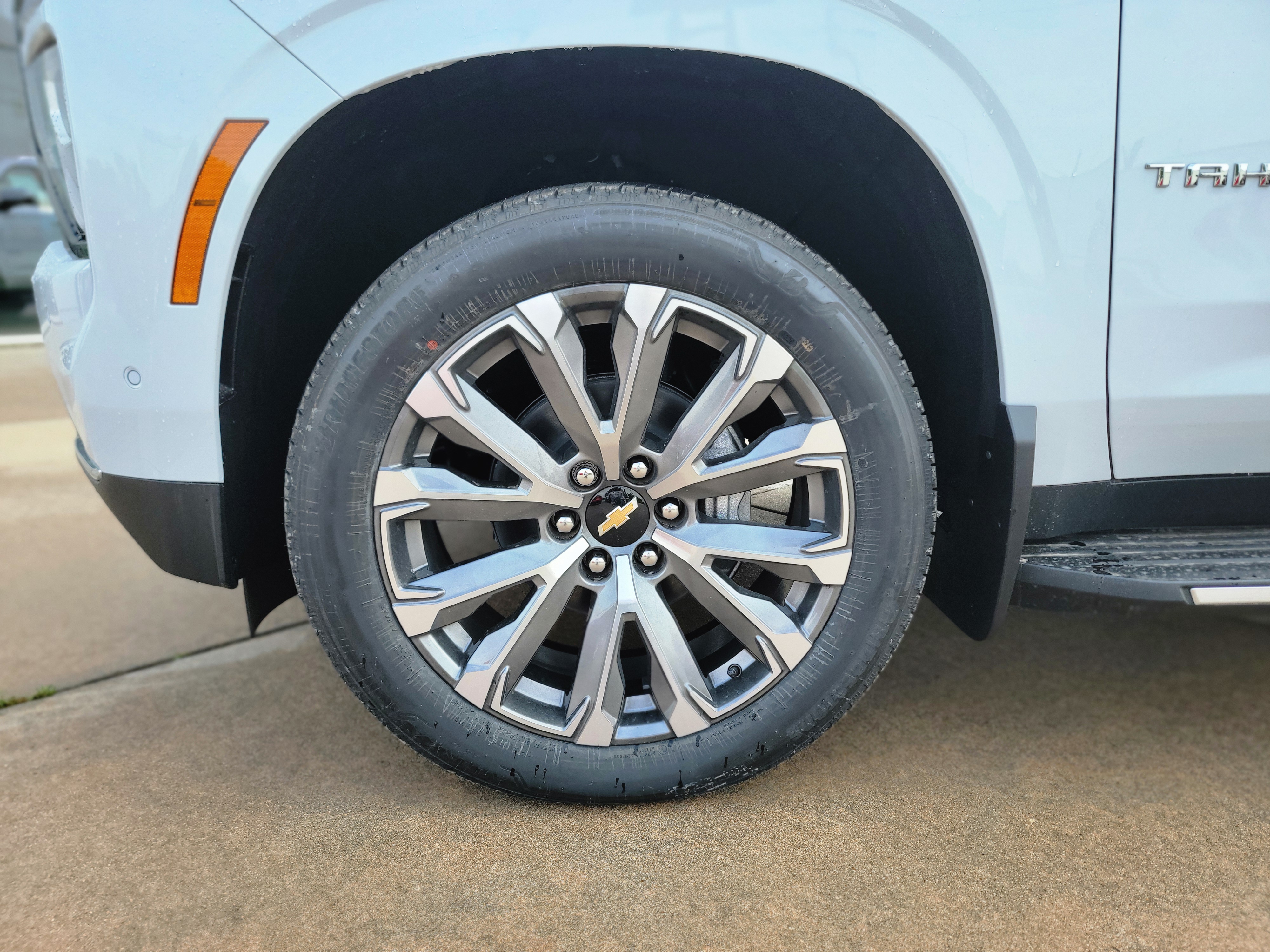 New 2026 Polar White Tricoat Chevrolet High Country image 9