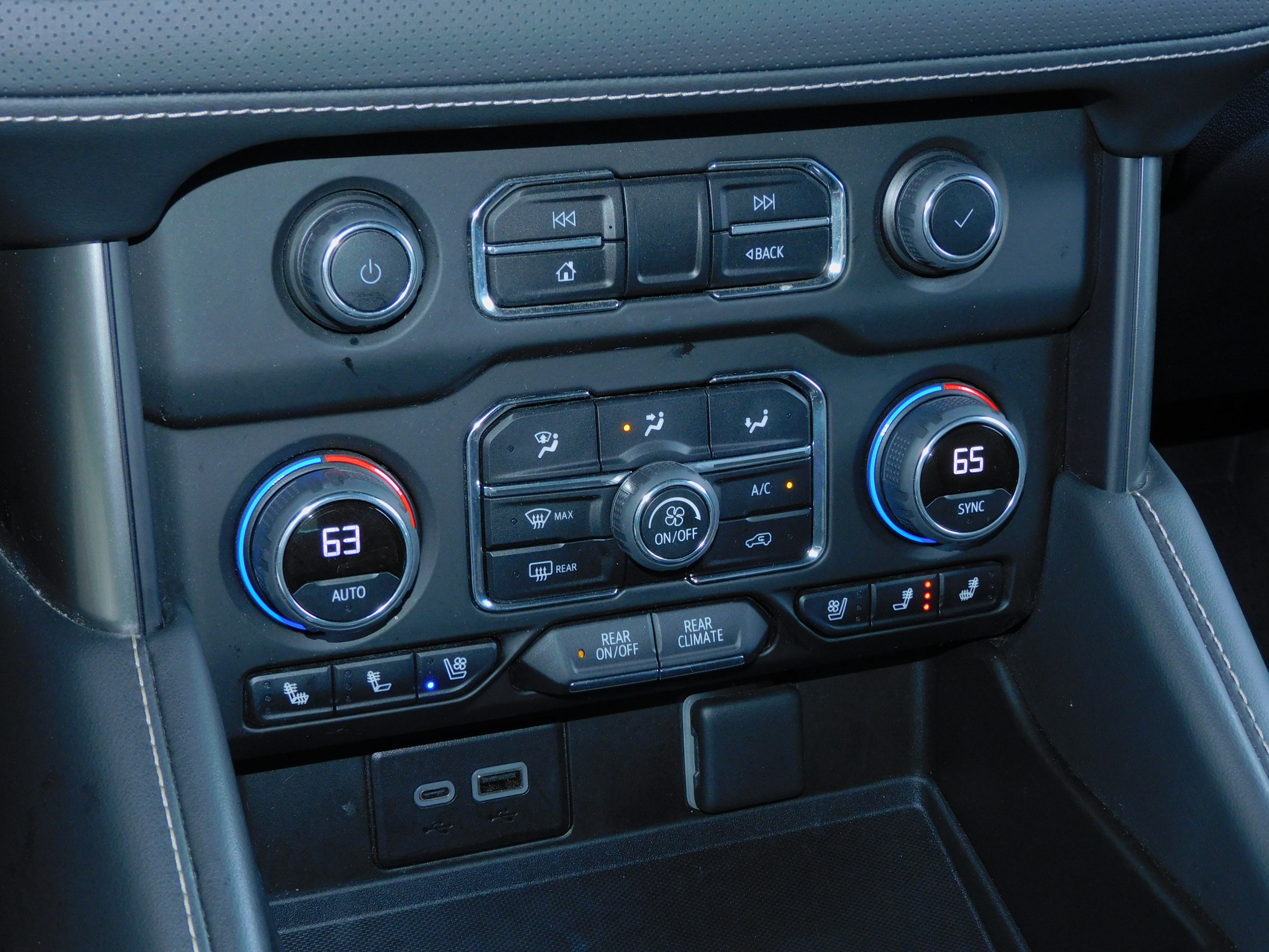 2023 Chevrolet Tahoe Premier photo 4