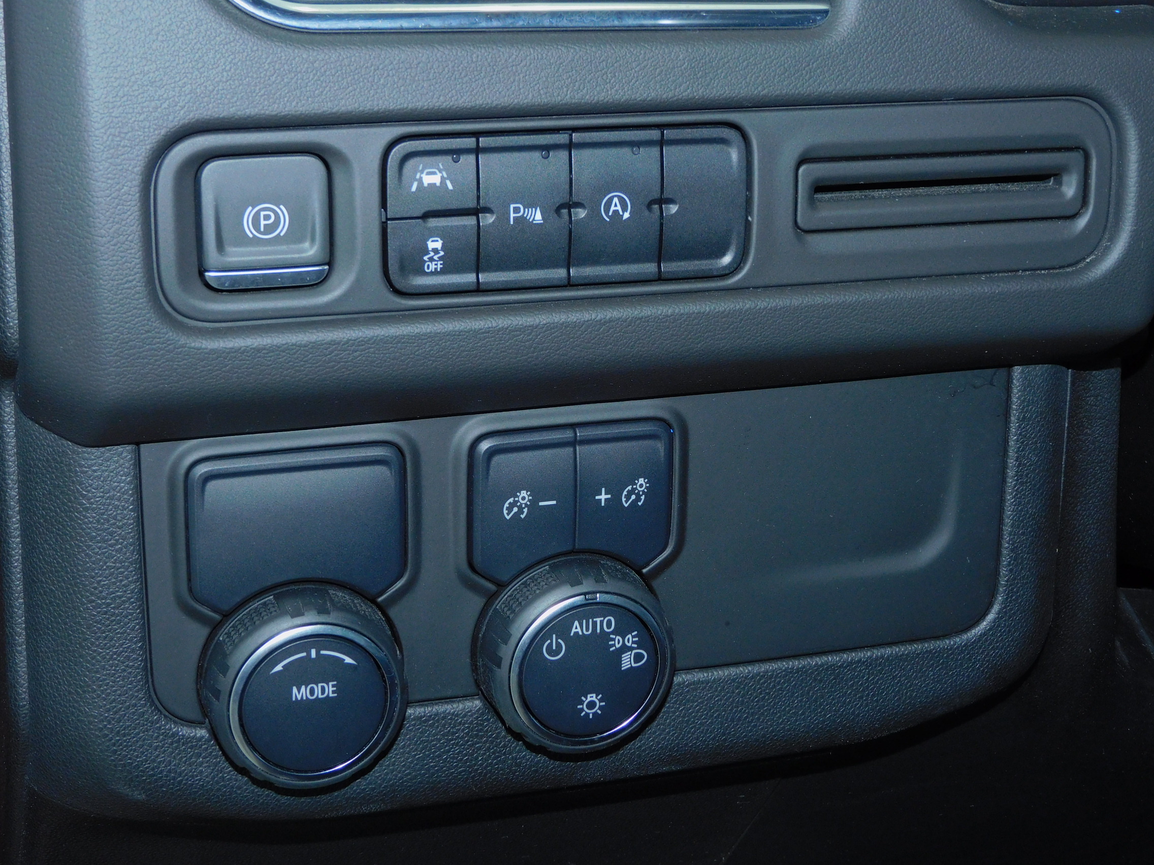 2023 Chevrolet Tahoe Premier photo 2