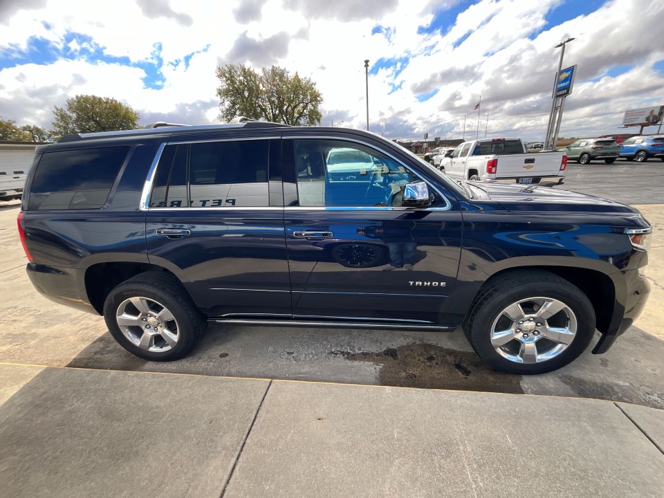 Used 2020 Chevrolet Tahoe Premier with VIN 1GNSKCKC5LR152276 for sale in Fairbury, IL