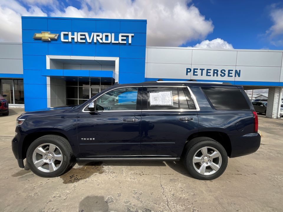 Used 2020 Chevrolet Tahoe Premier with VIN 1GNSKCKC5LR152276 for sale in Fairbury, IL