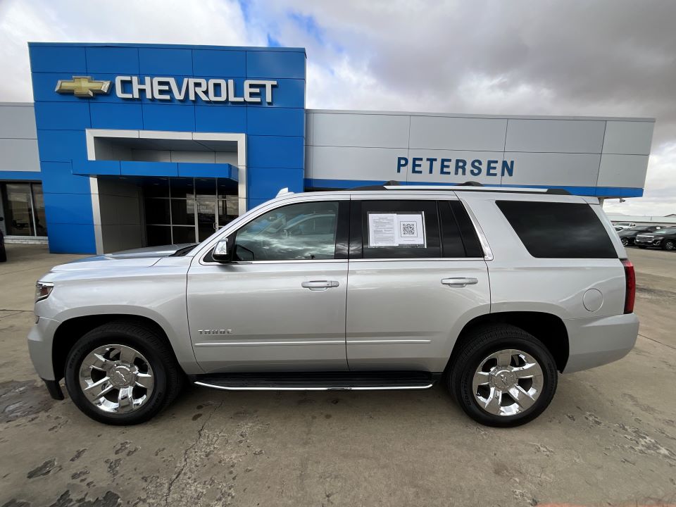 Used 2020 Chevrolet Tahoe Premier with VIN 1GNSKCKC5LR209835 for sale in Fairbury, IL