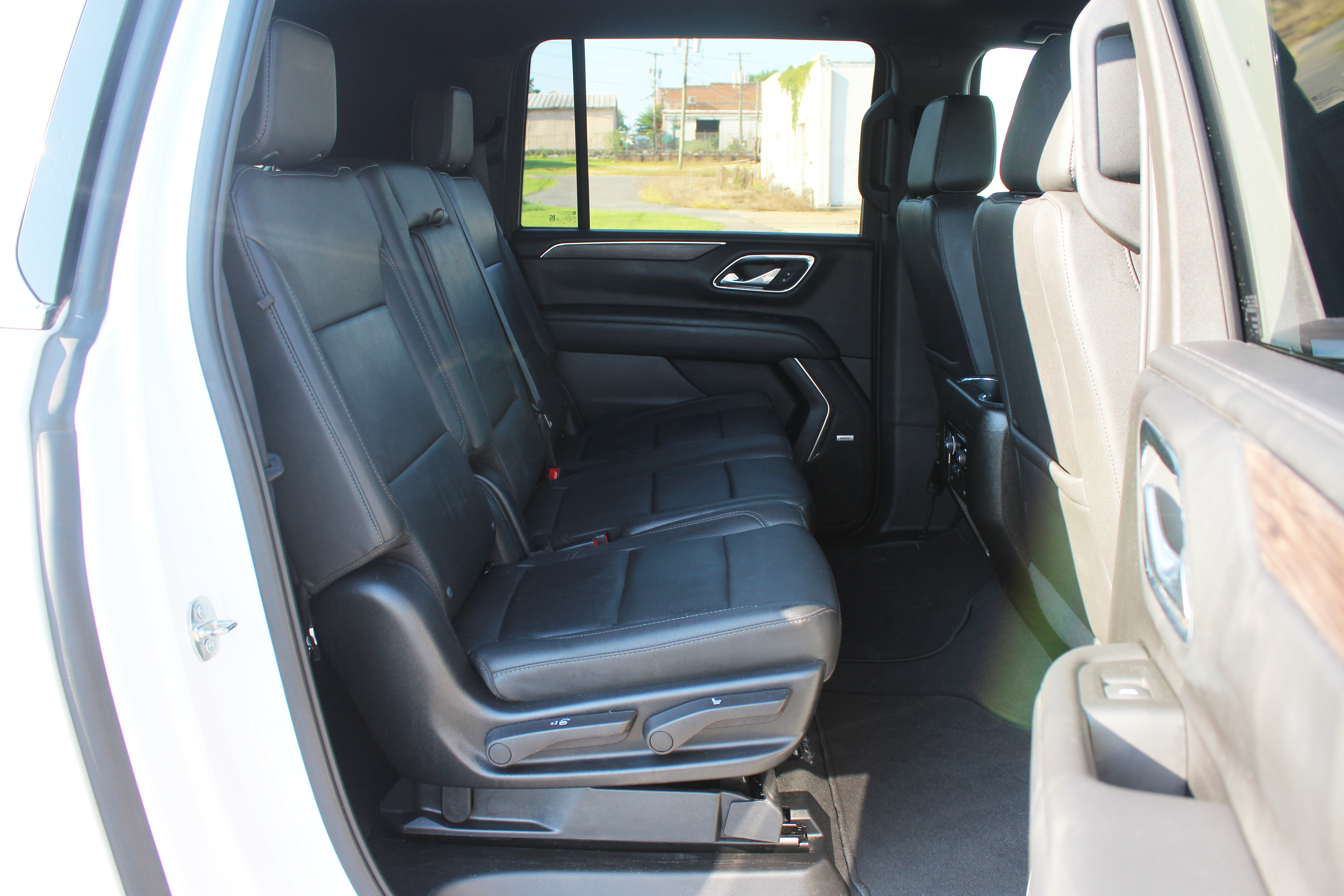 2023 Chevrolet Suburban LT - Photo 16