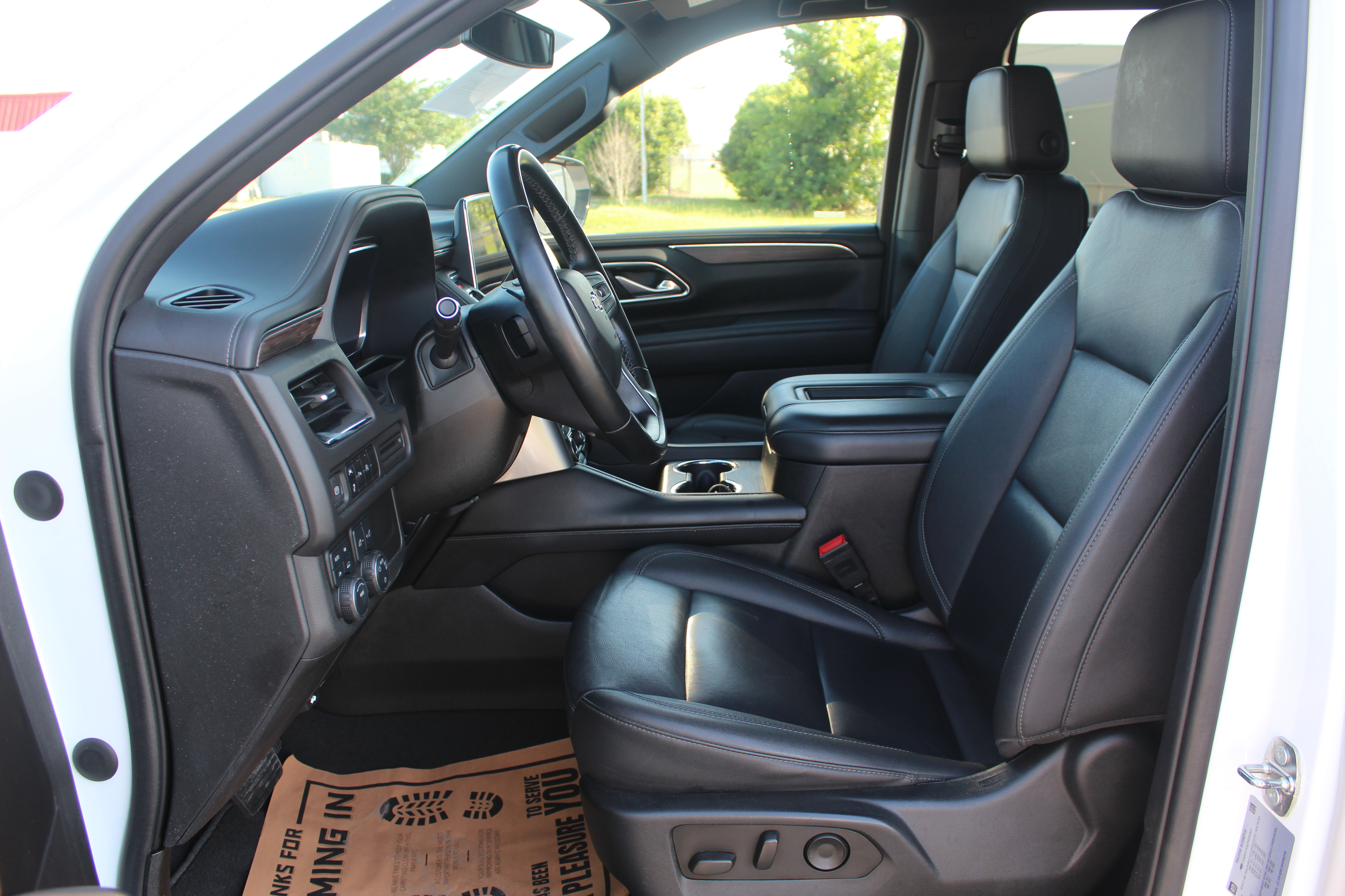 2023 Chevrolet Suburban LT - Photo 8