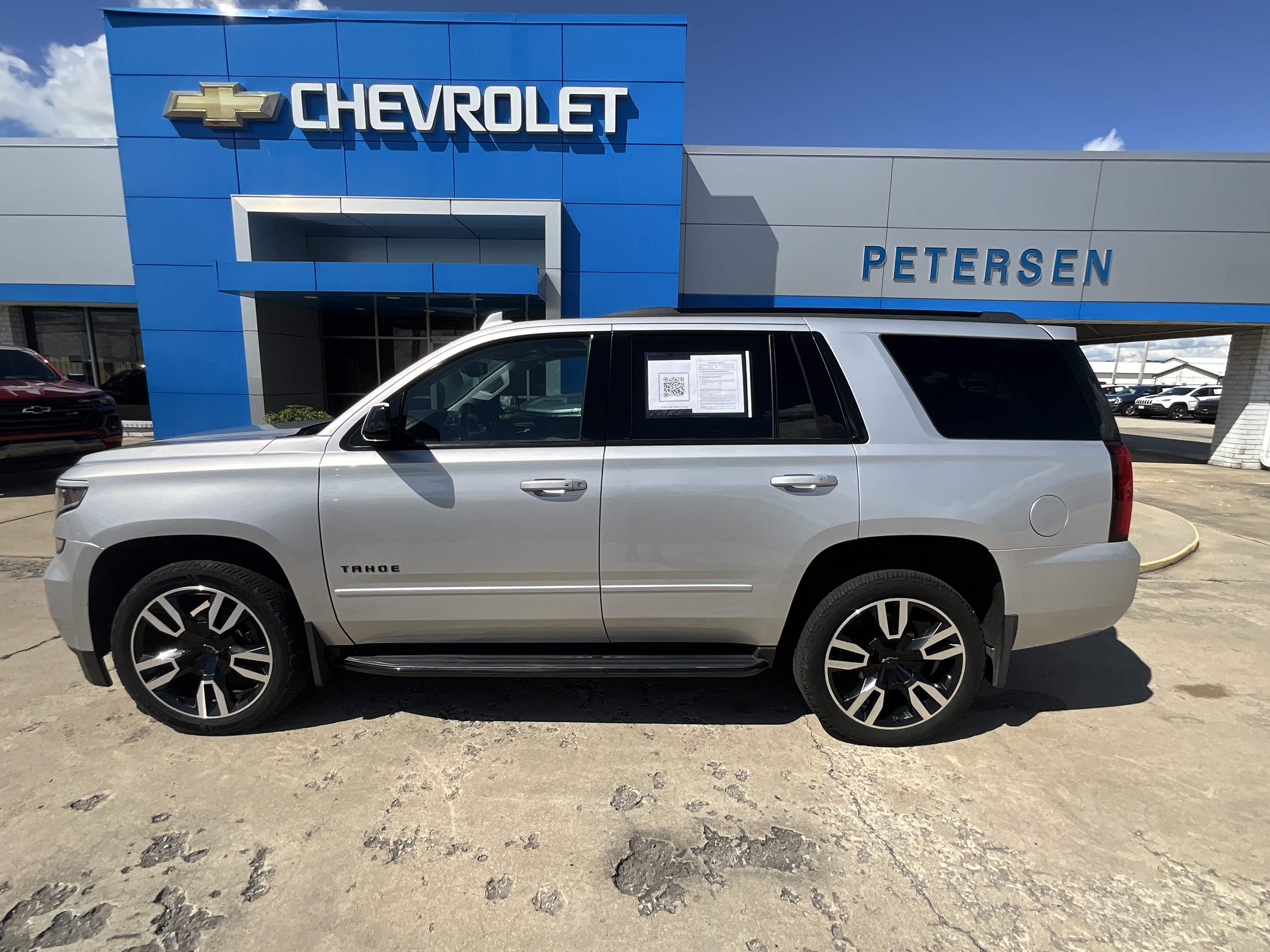 Used 2018 Chevrolet Tahoe Premier with VIN 1GNSKCKJ4JR201799 for sale in Fairbury, IL