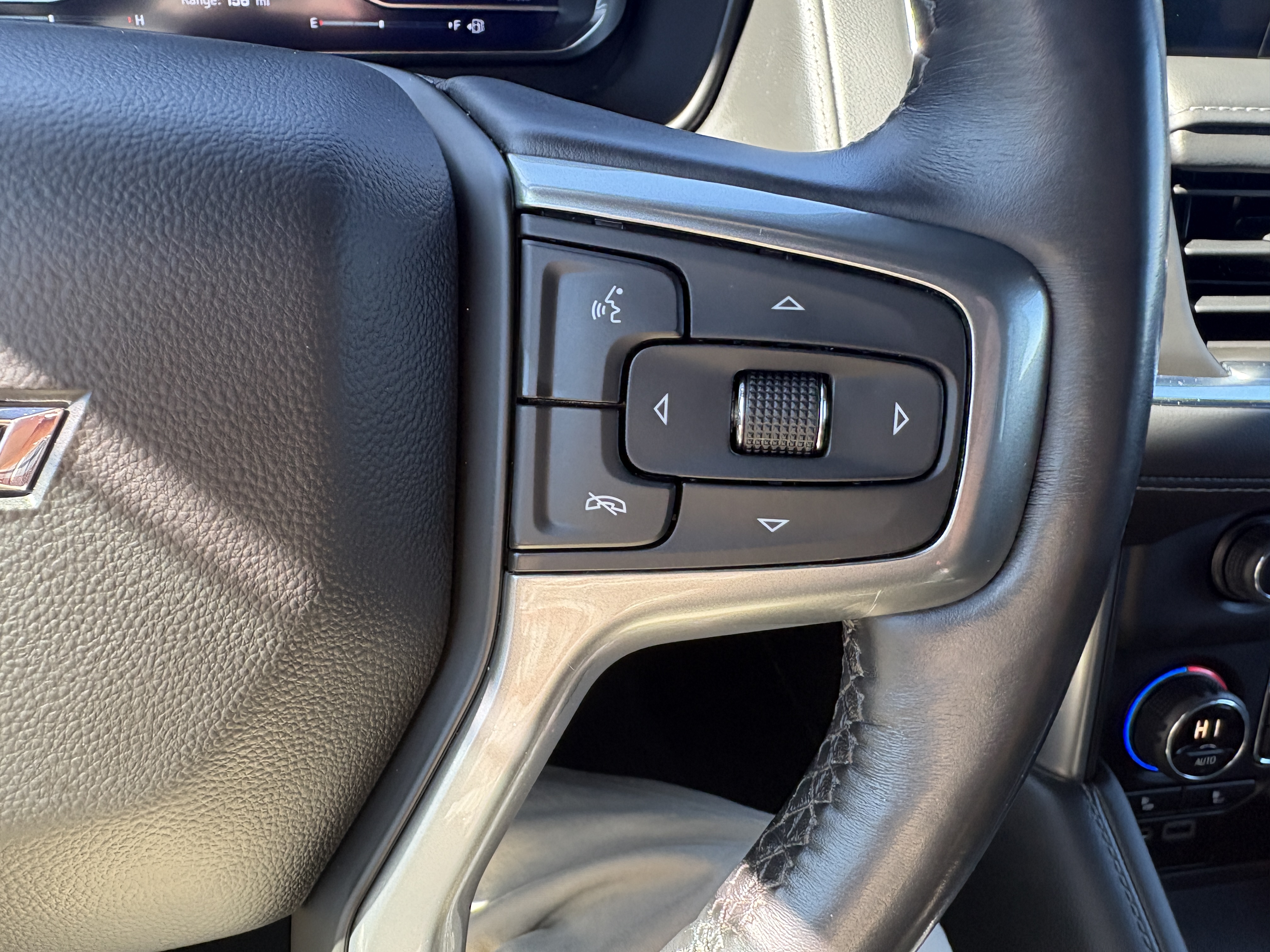 2022 Chevrolet Suburban Z71 - Photo 22