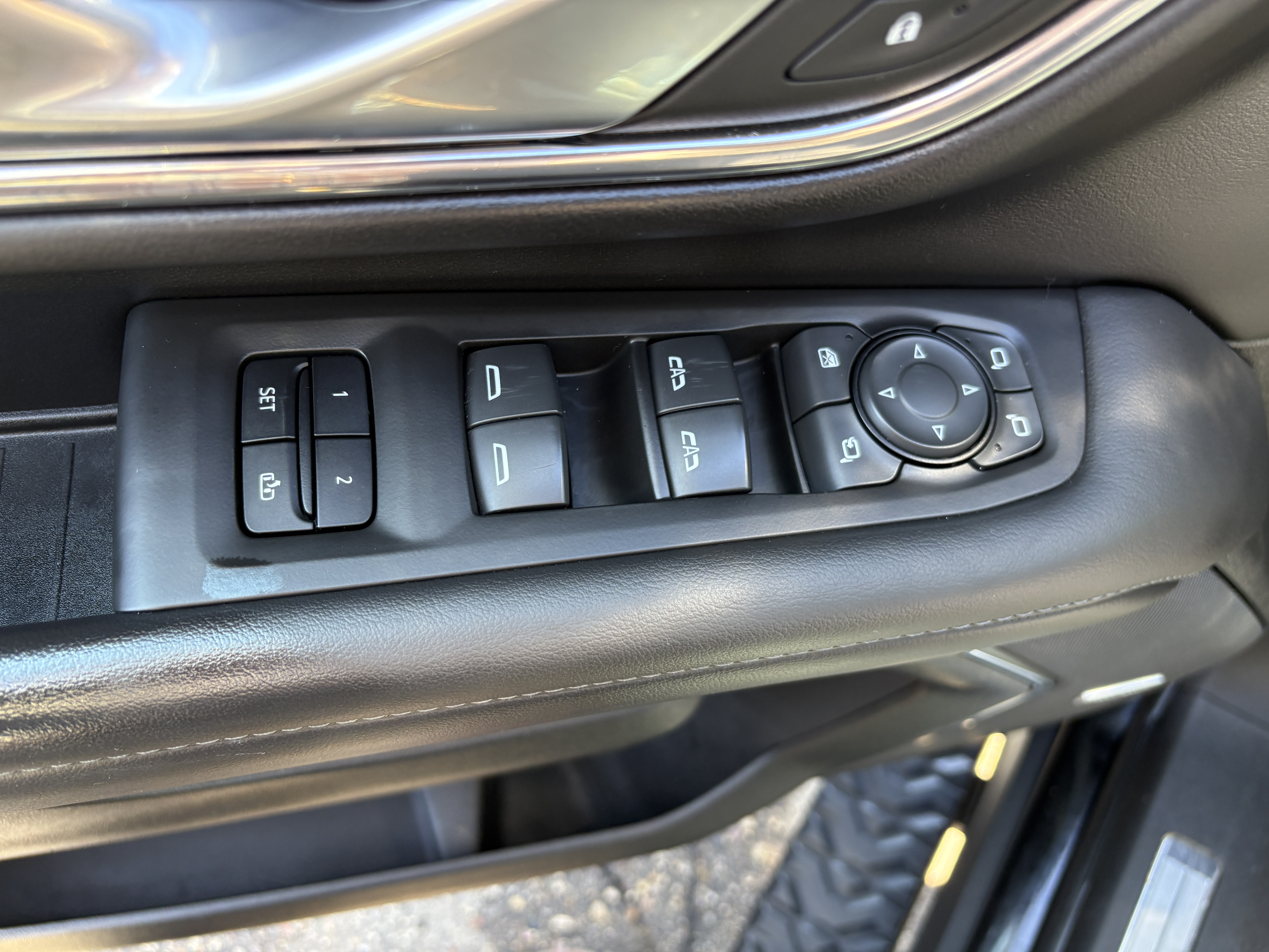 2022 Chevrolet Suburban Z71 - Photo 10
