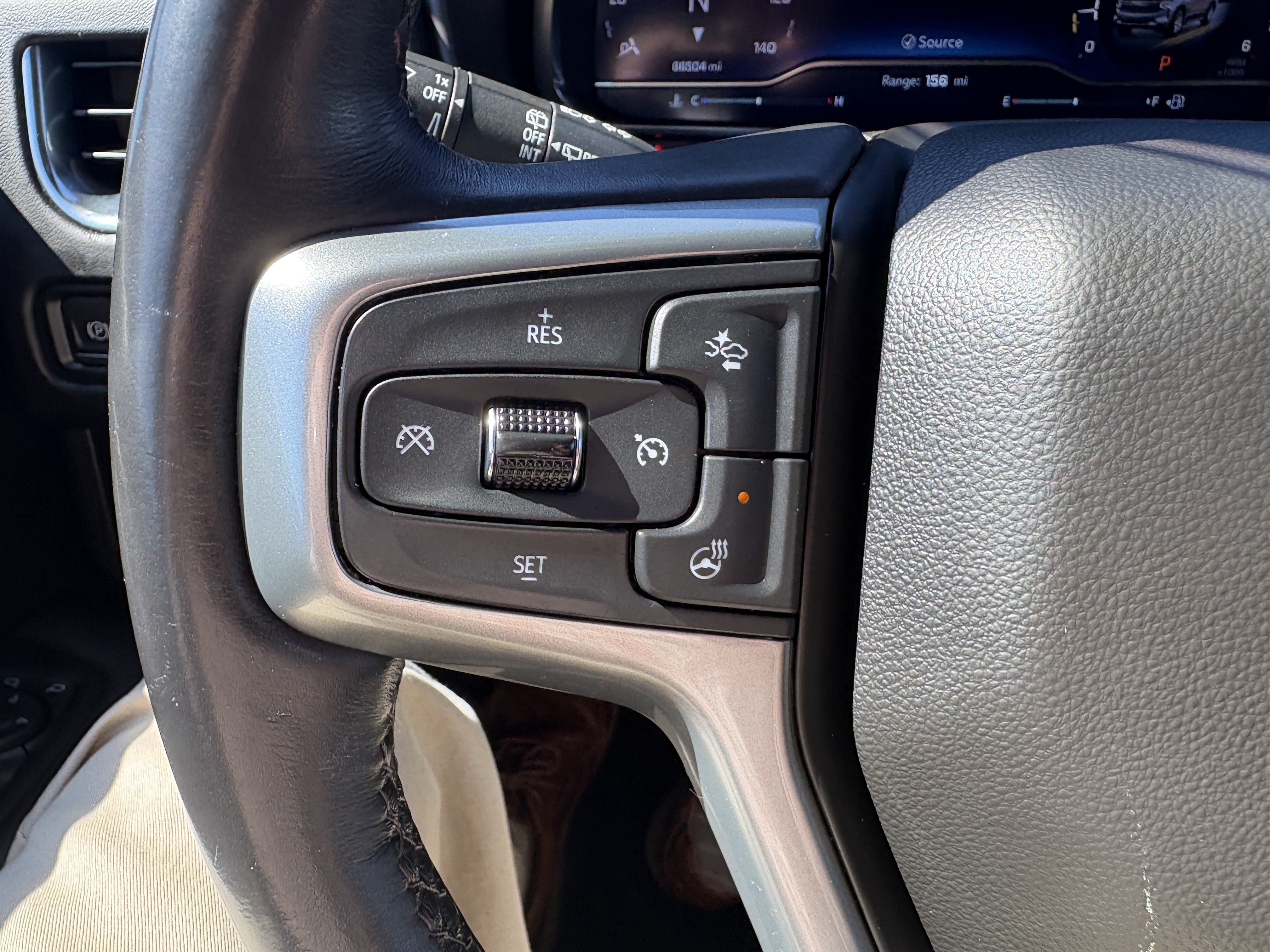 2022 Chevrolet Suburban Z71 - Photo 23