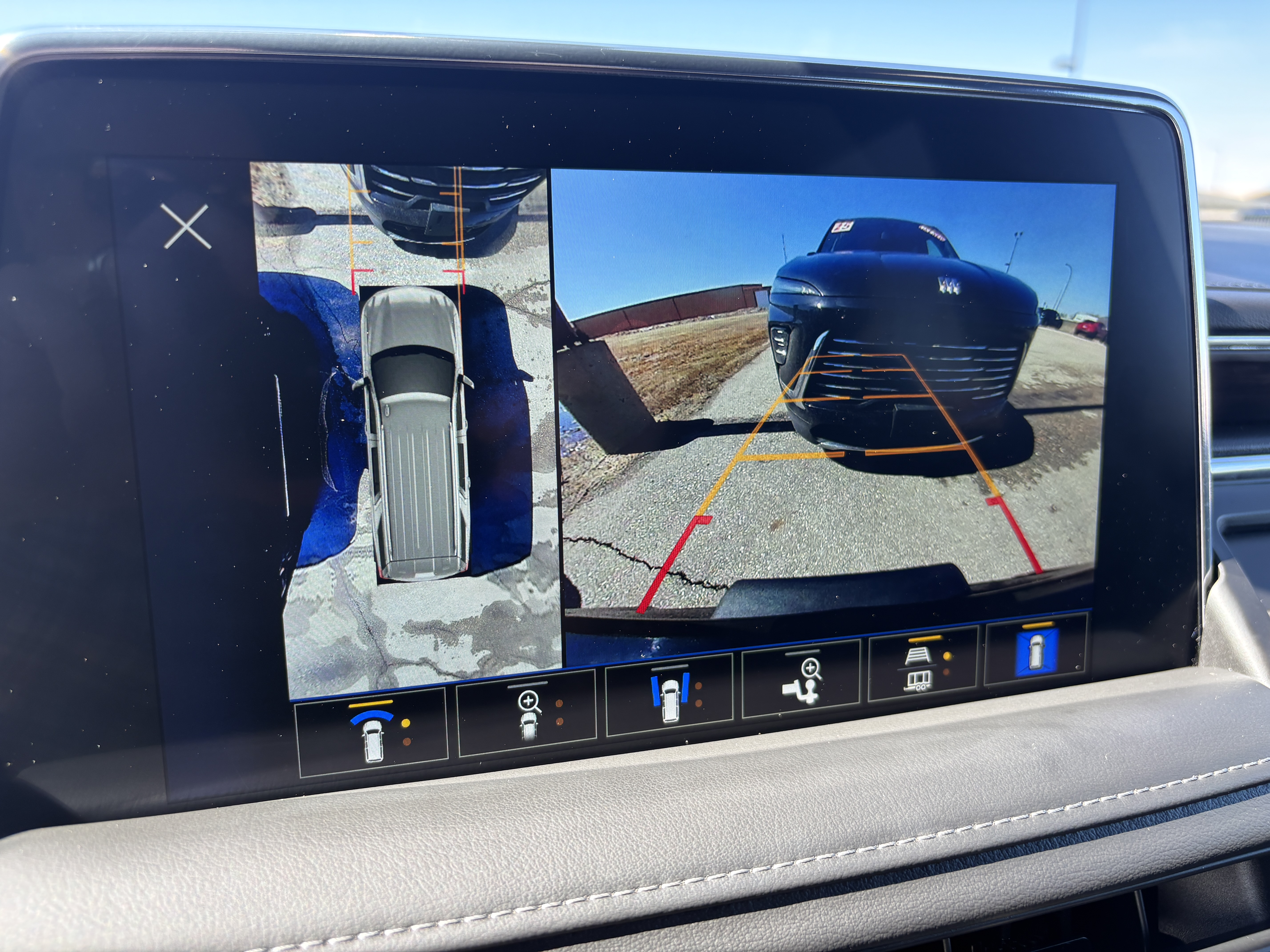 2022 Chevrolet Suburban Z71 - Photo 17