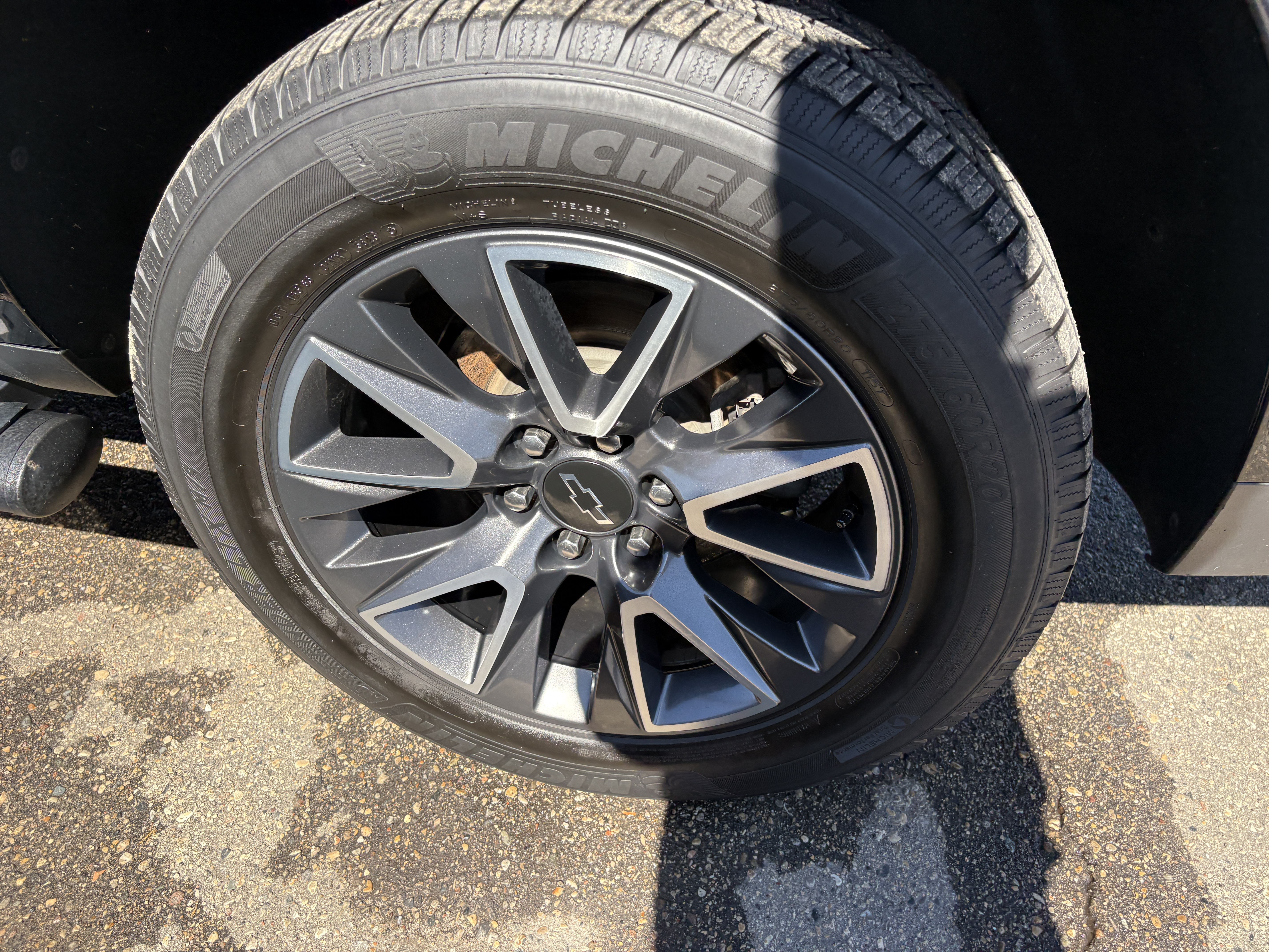 2022 Chevrolet Suburban Z71 - Photo 5