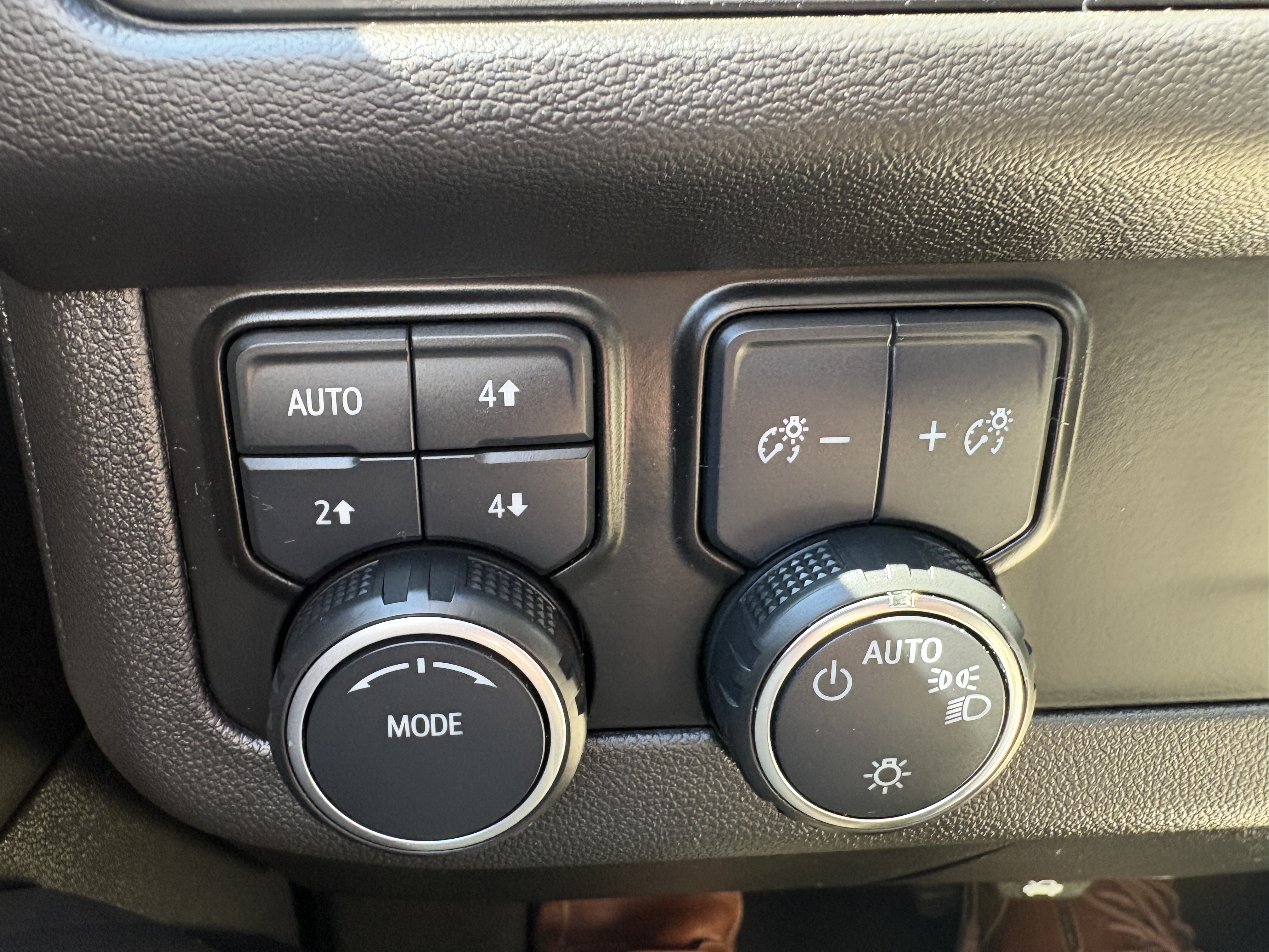 2022 Chevrolet Suburban Z71 - Photo 25