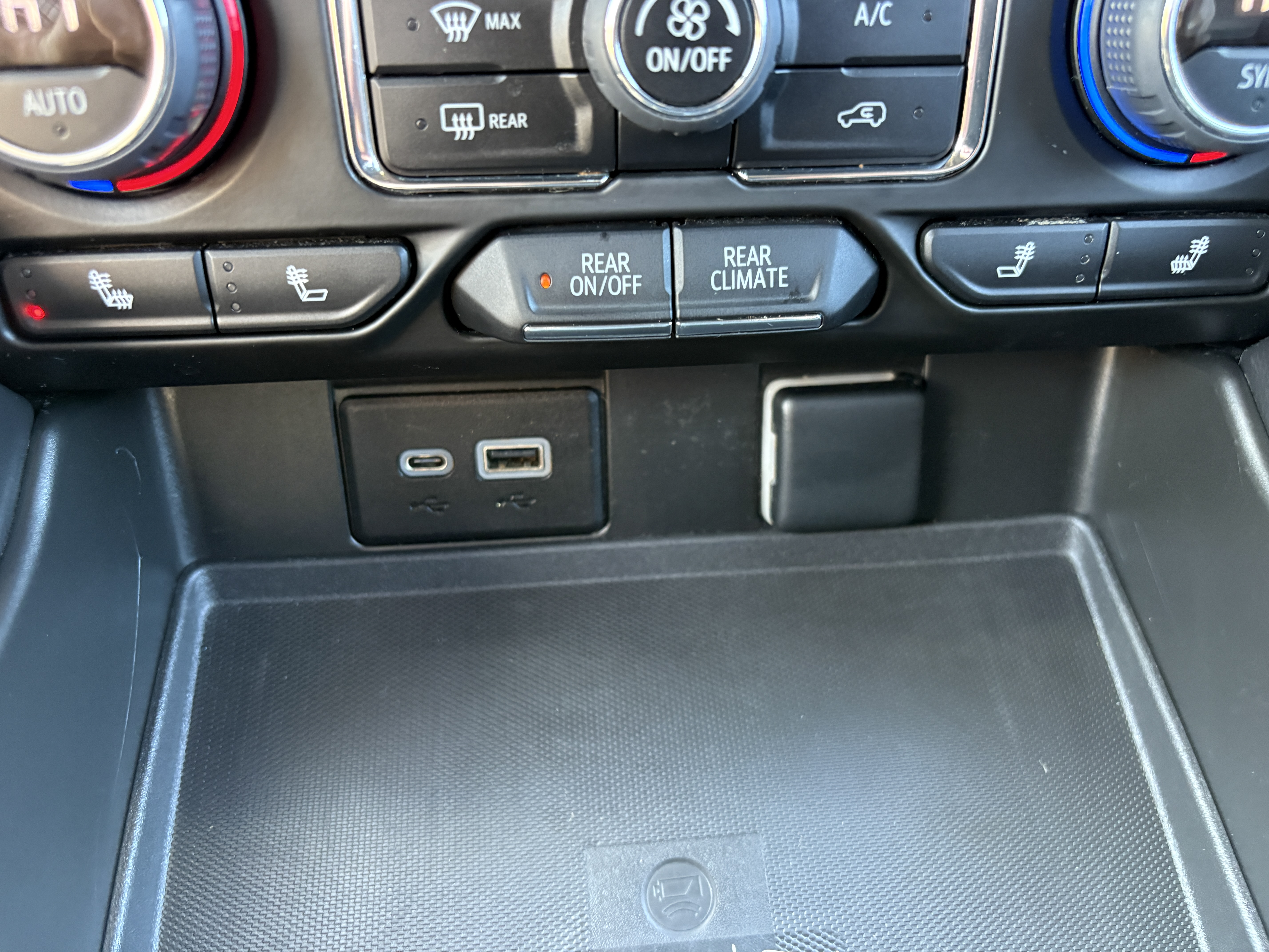 2022 Chevrolet Suburban Z71 - Photo 20