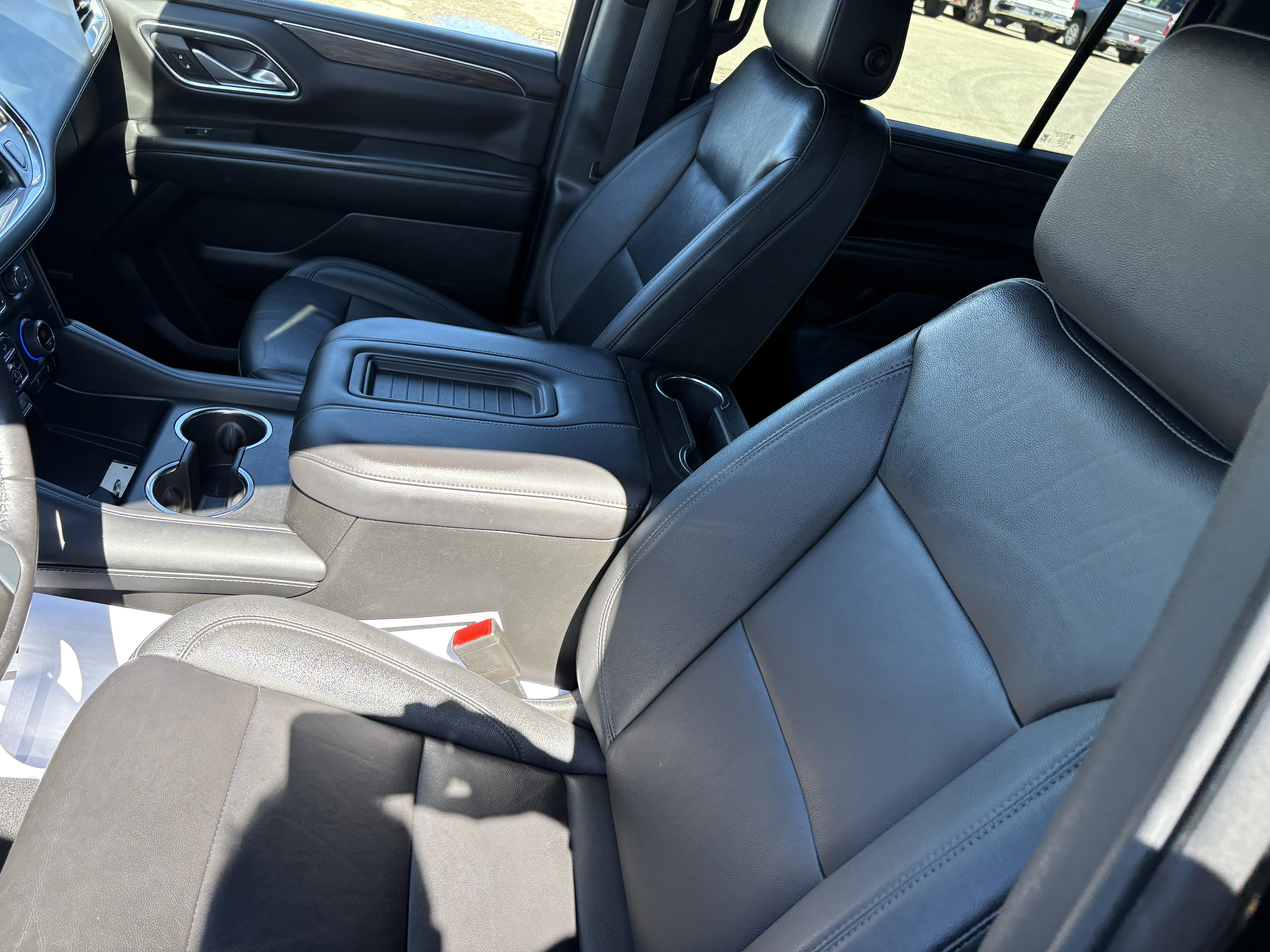 2022 Chevrolet Suburban Z71 - Photo 8