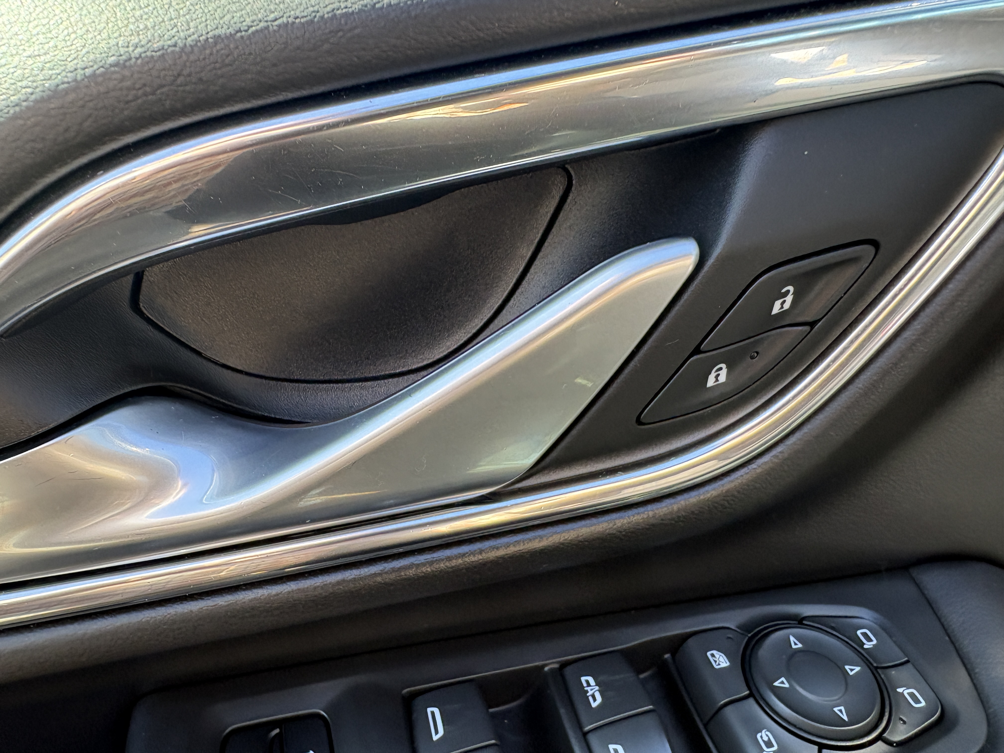 2022 Chevrolet Suburban Z71 - Photo 11