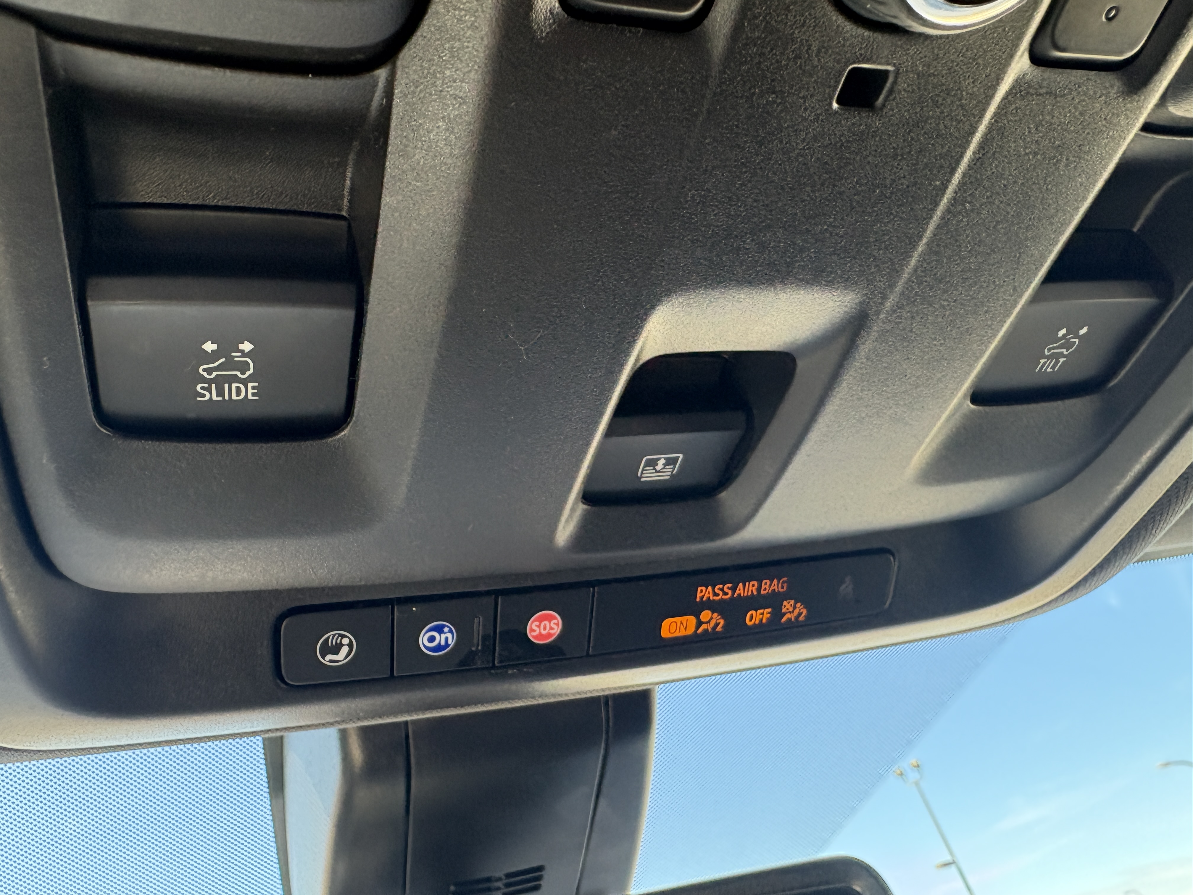 2022 Chevrolet Suburban Z71 - Photo 14