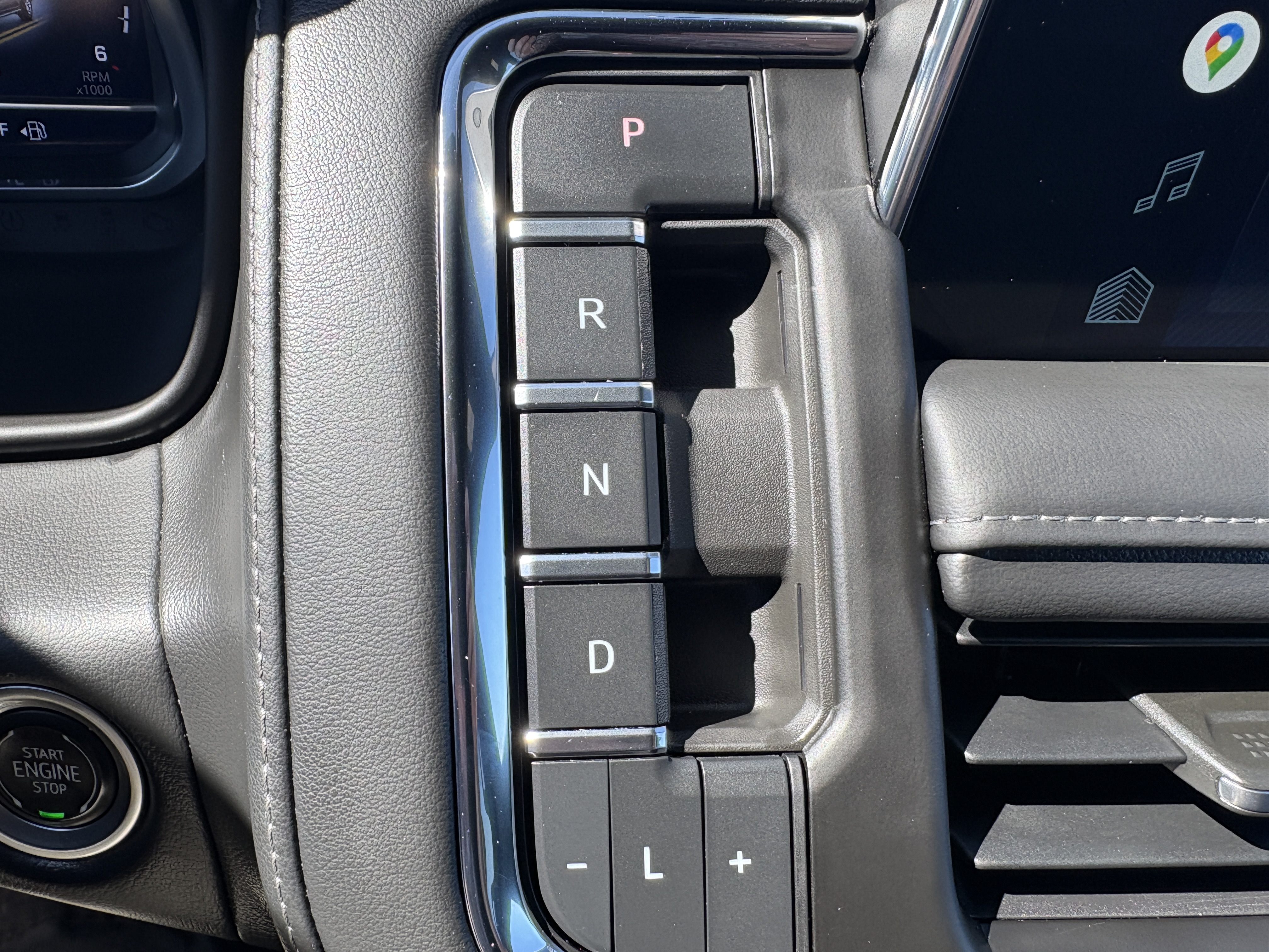 2022 Chevrolet Suburban Z71 - Photo 15
