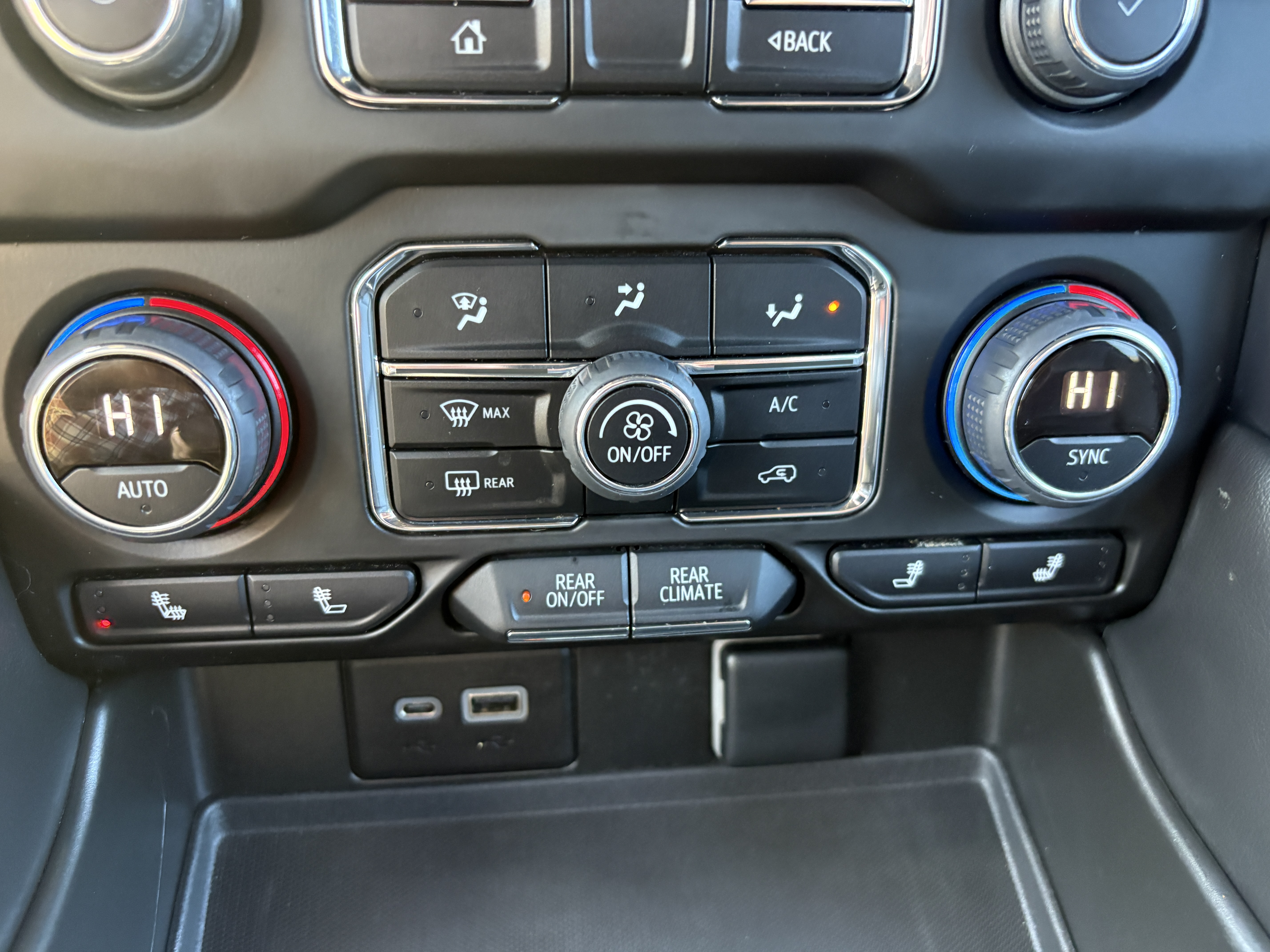 2022 Chevrolet Suburban Z71 - Photo 19