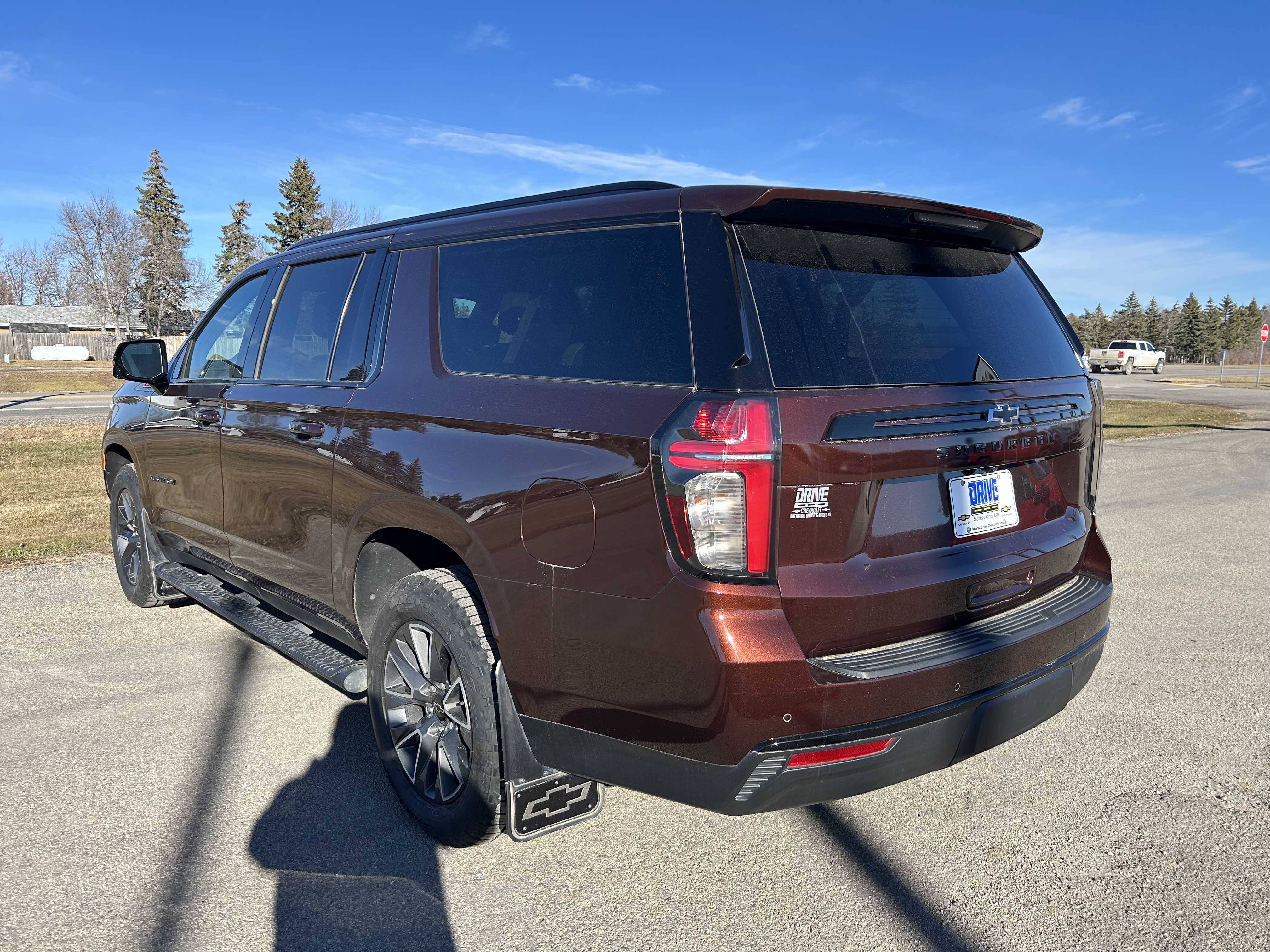 Used 2023 Chevrolet Suburban Z71 with VIN 1GNSKDKD4PR461385 for sale in Rugby, ND