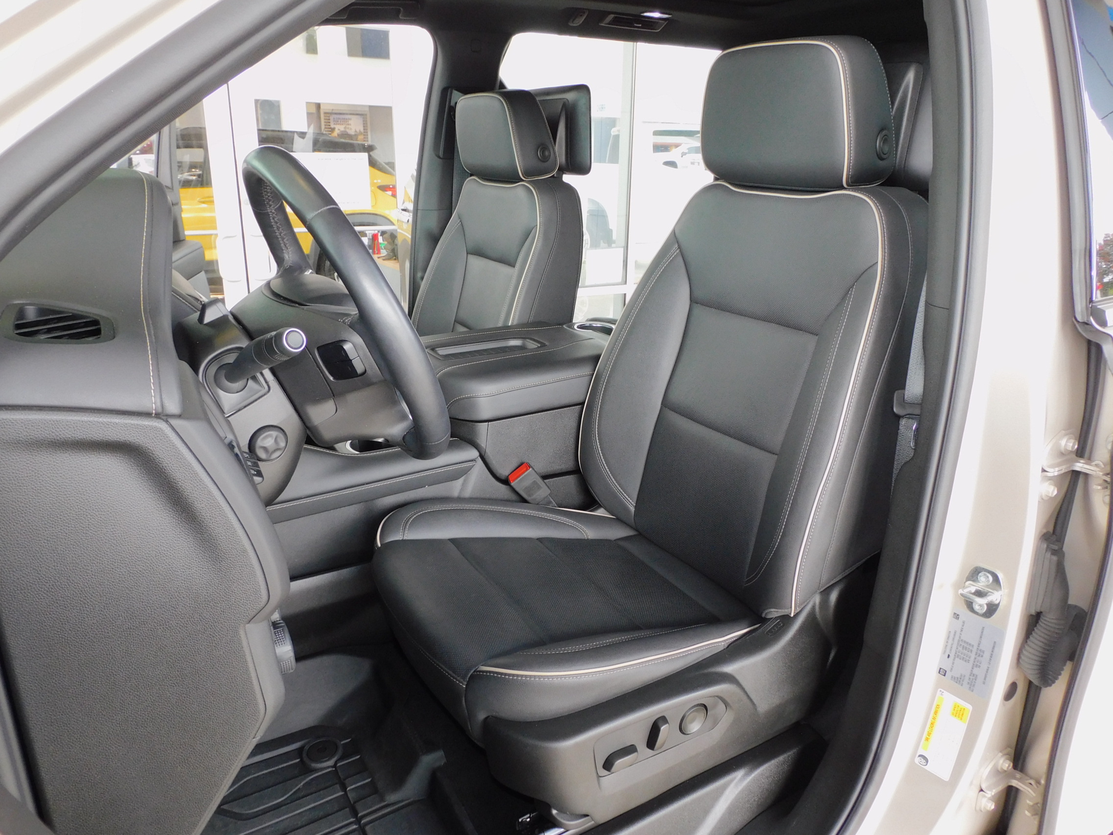 2024 Chevrolet Suburban Premier photo 14