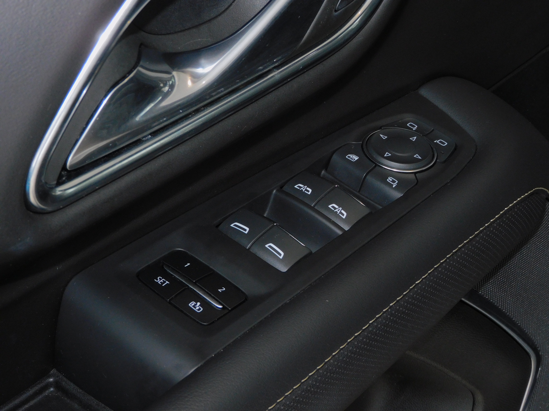 2024 Chevrolet Suburban Premier photo 13