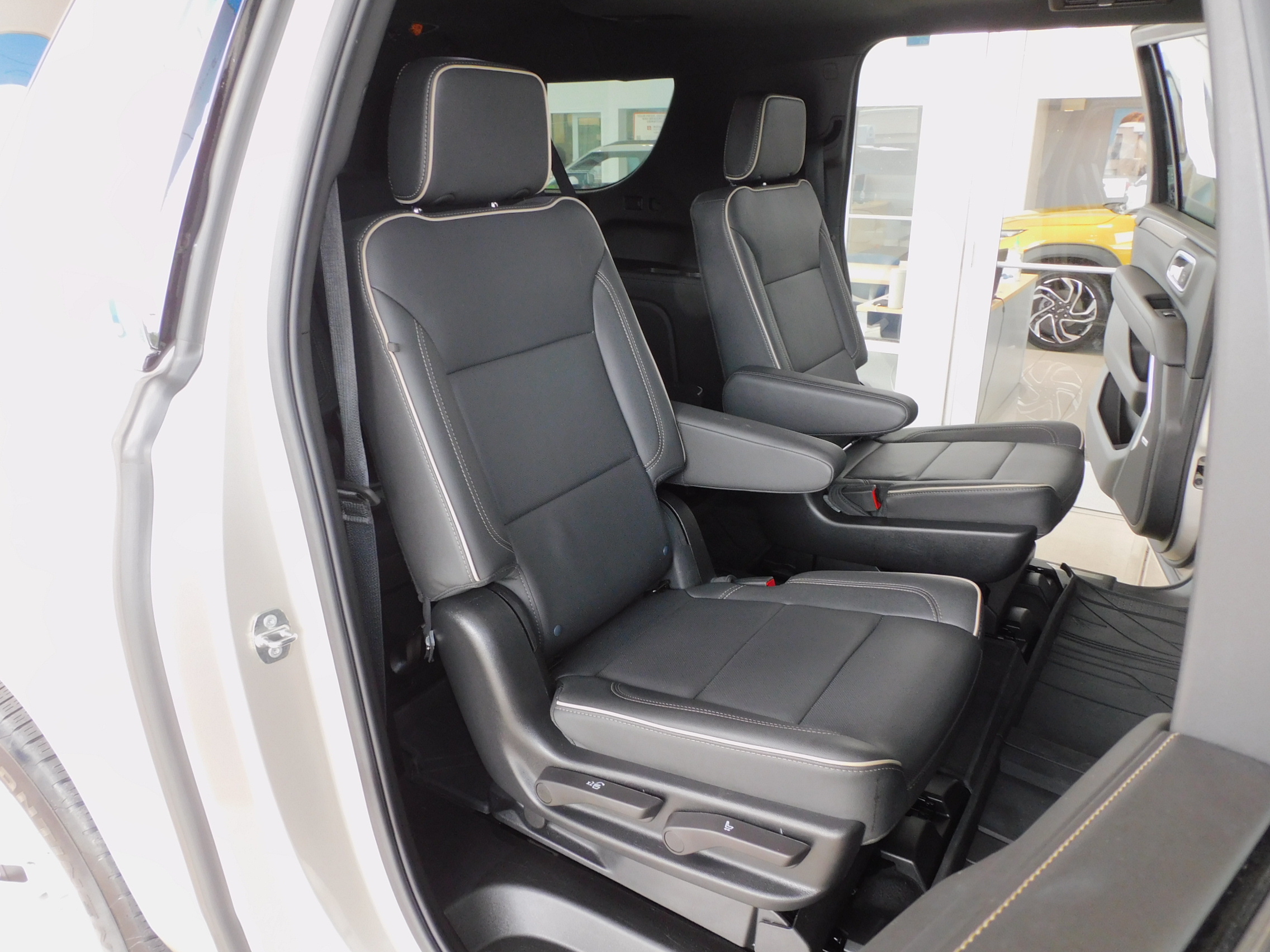 2024 Chevrolet Suburban Premier photo 20