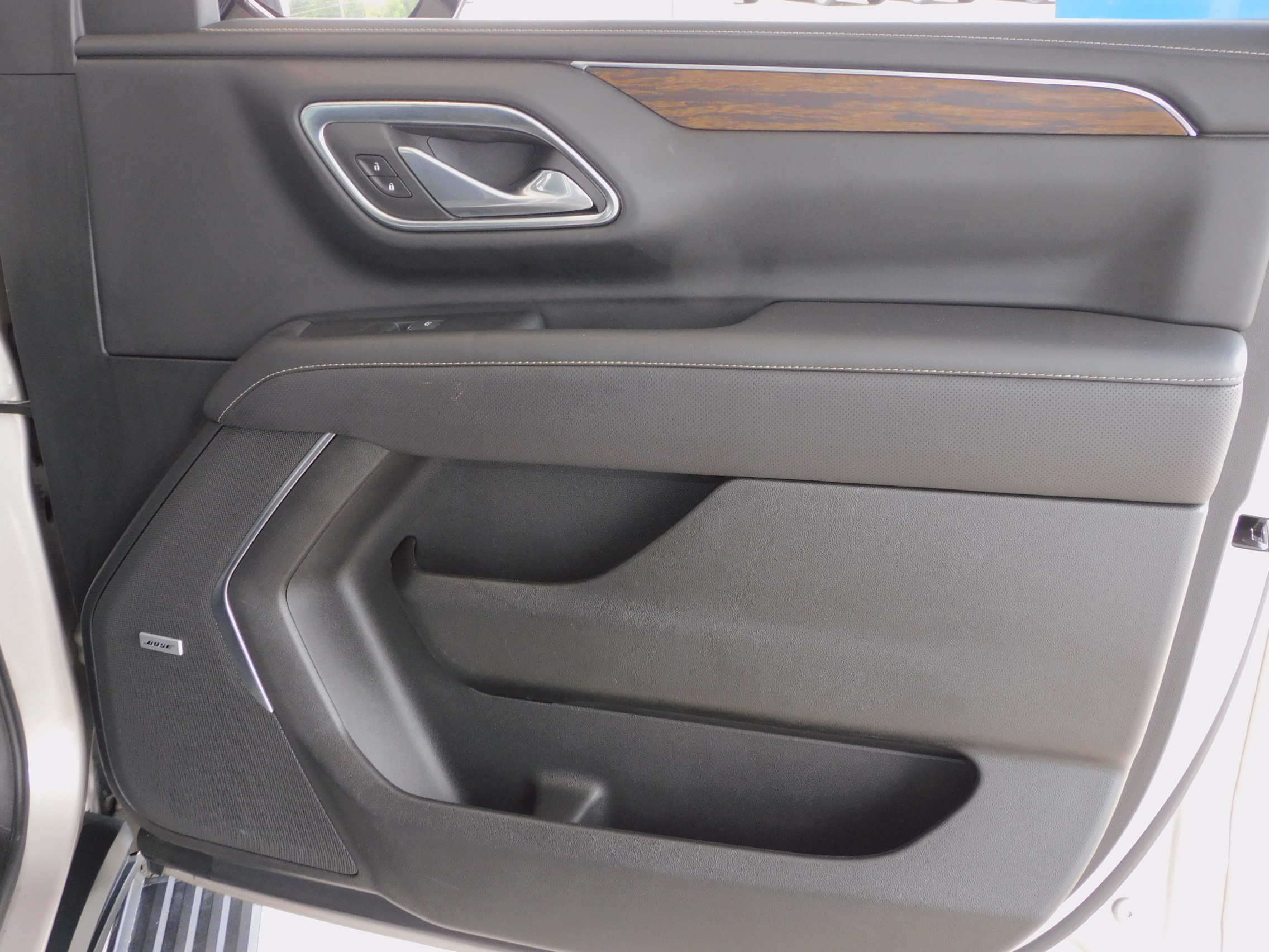 2024 Chevrolet Suburban Premier photo 22