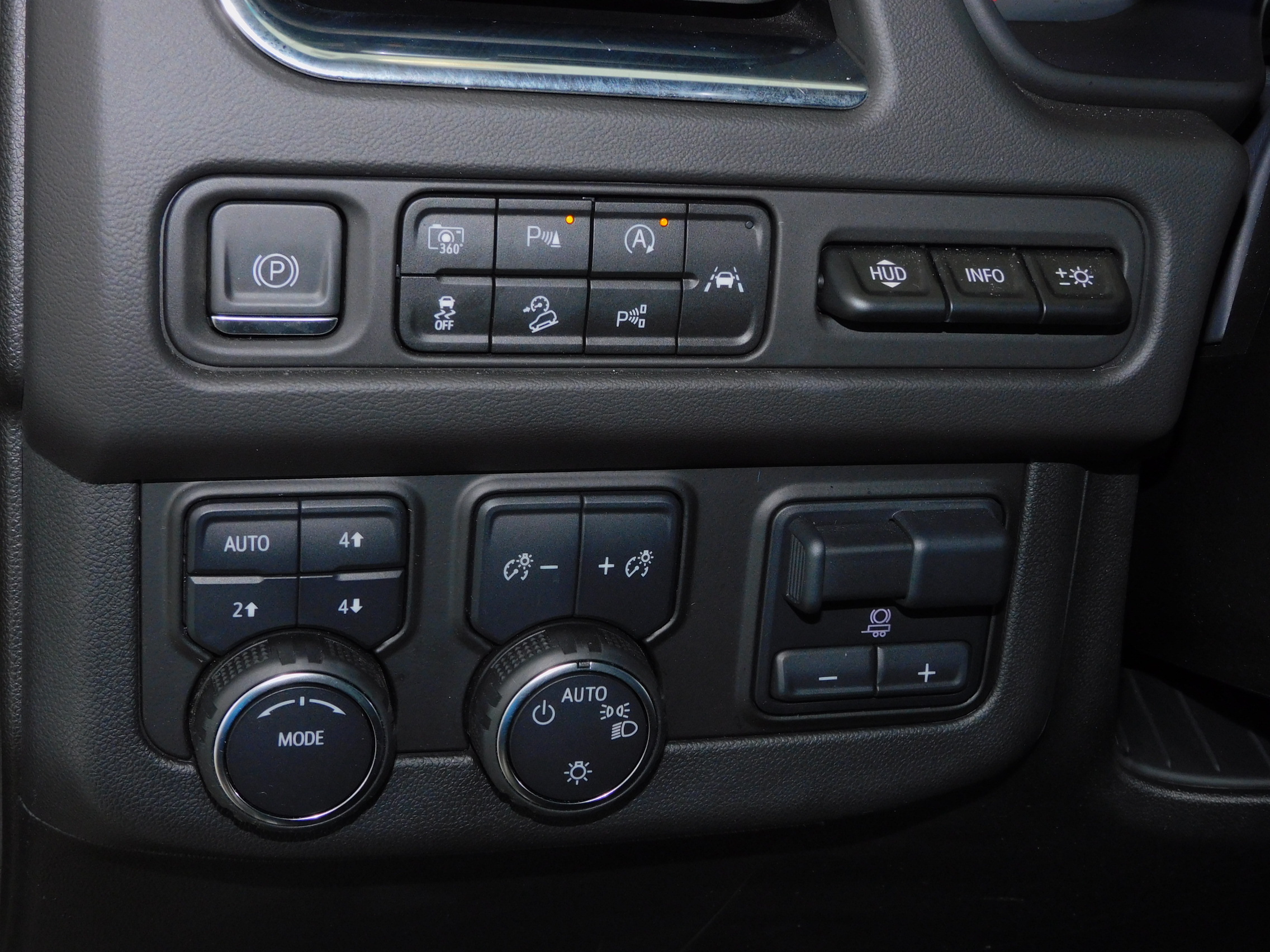 2024 Chevrolet Suburban Premier photo 24