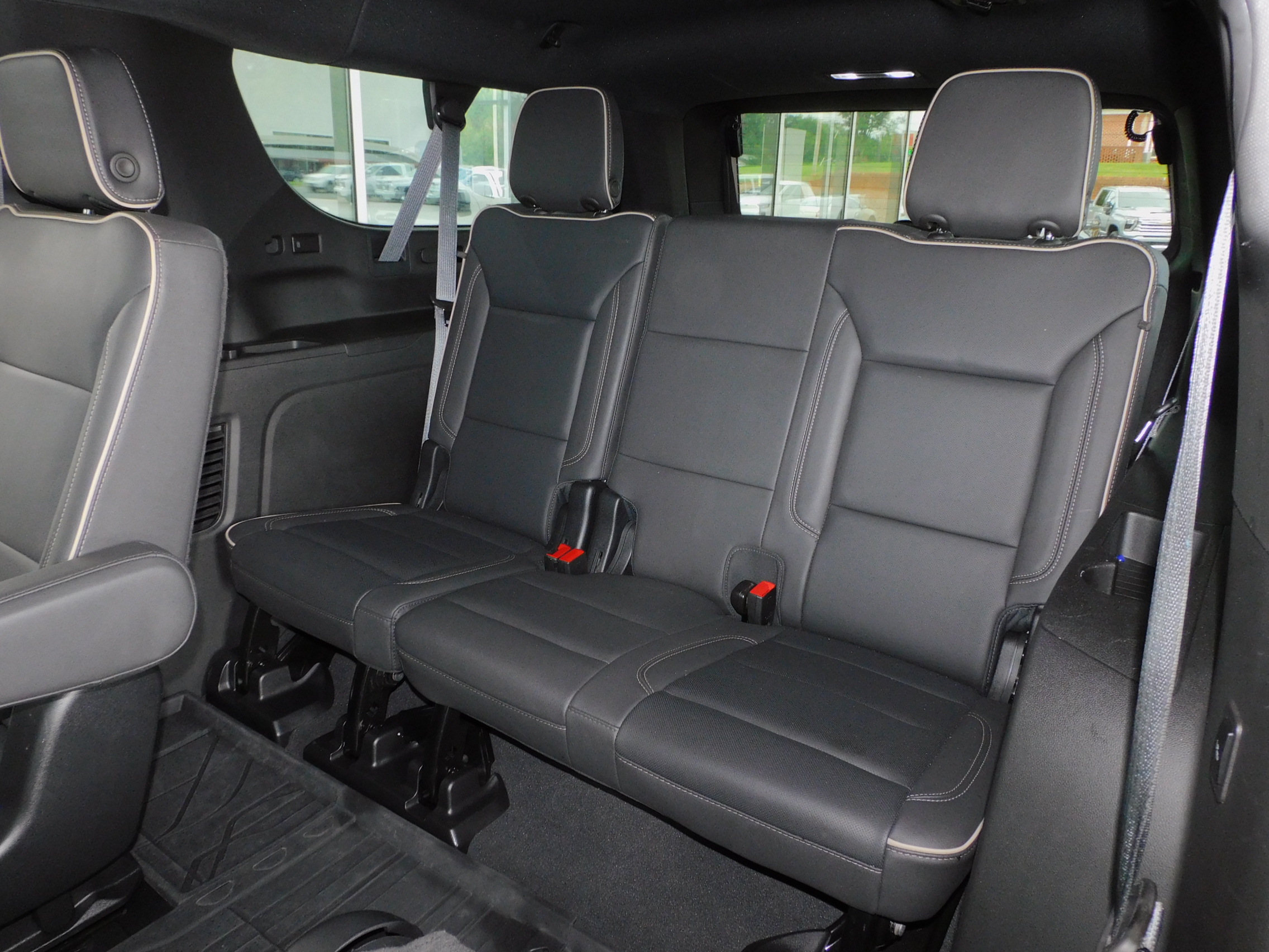 2024 Chevrolet Suburban Premier photo 16