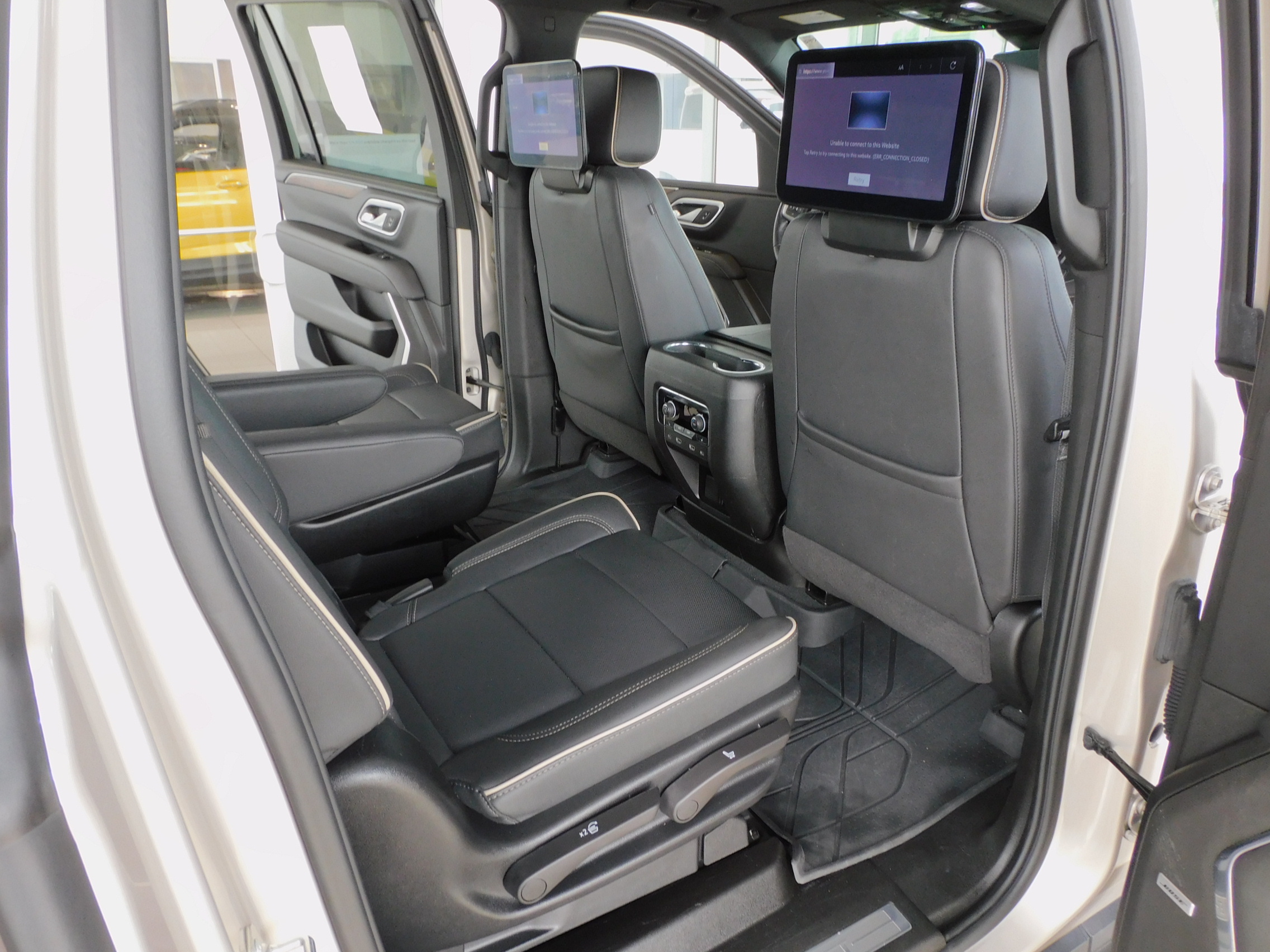 2024 Chevrolet Suburban Premier photo 19