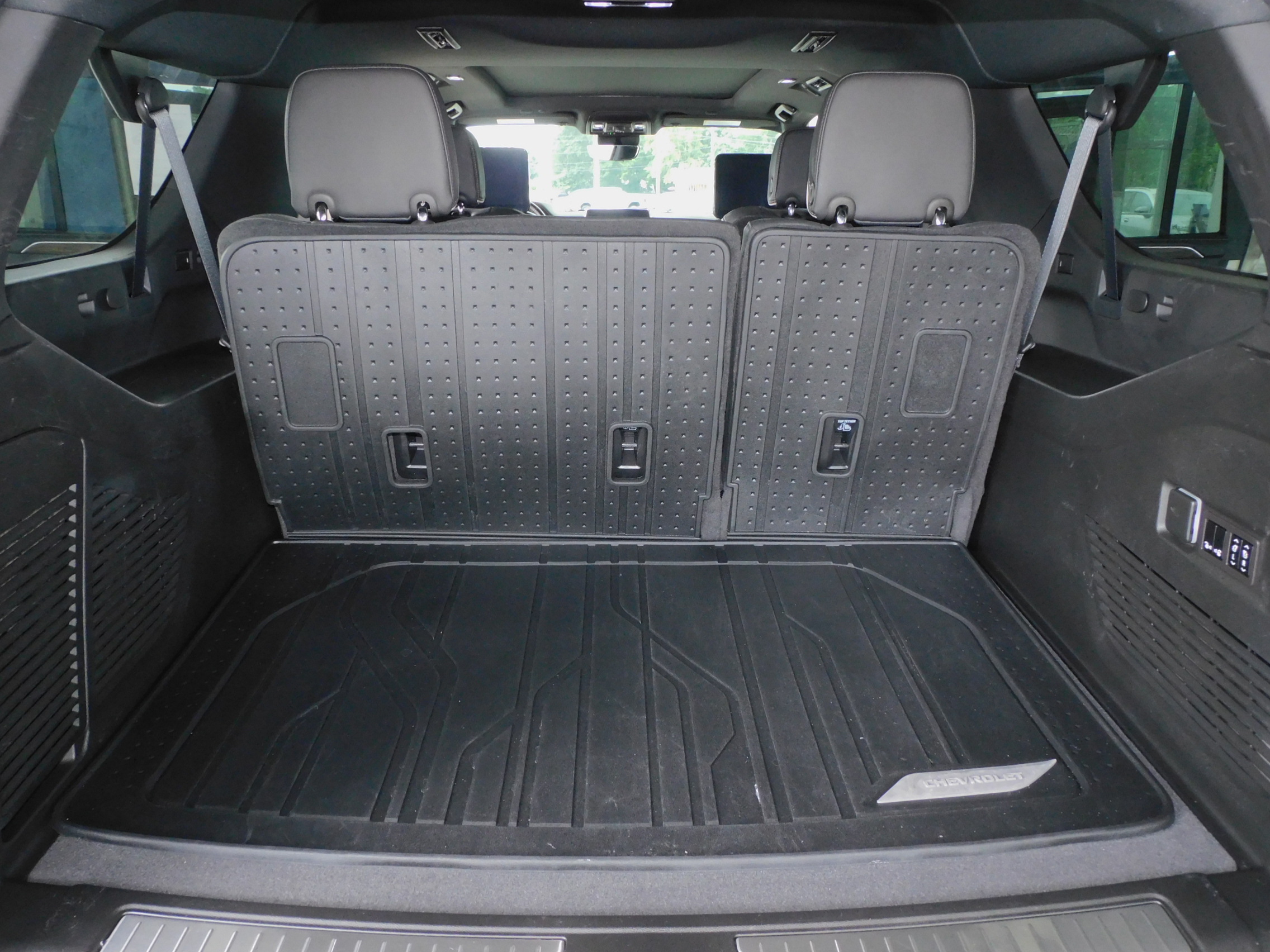2024 Chevrolet Suburban Premier photo 17