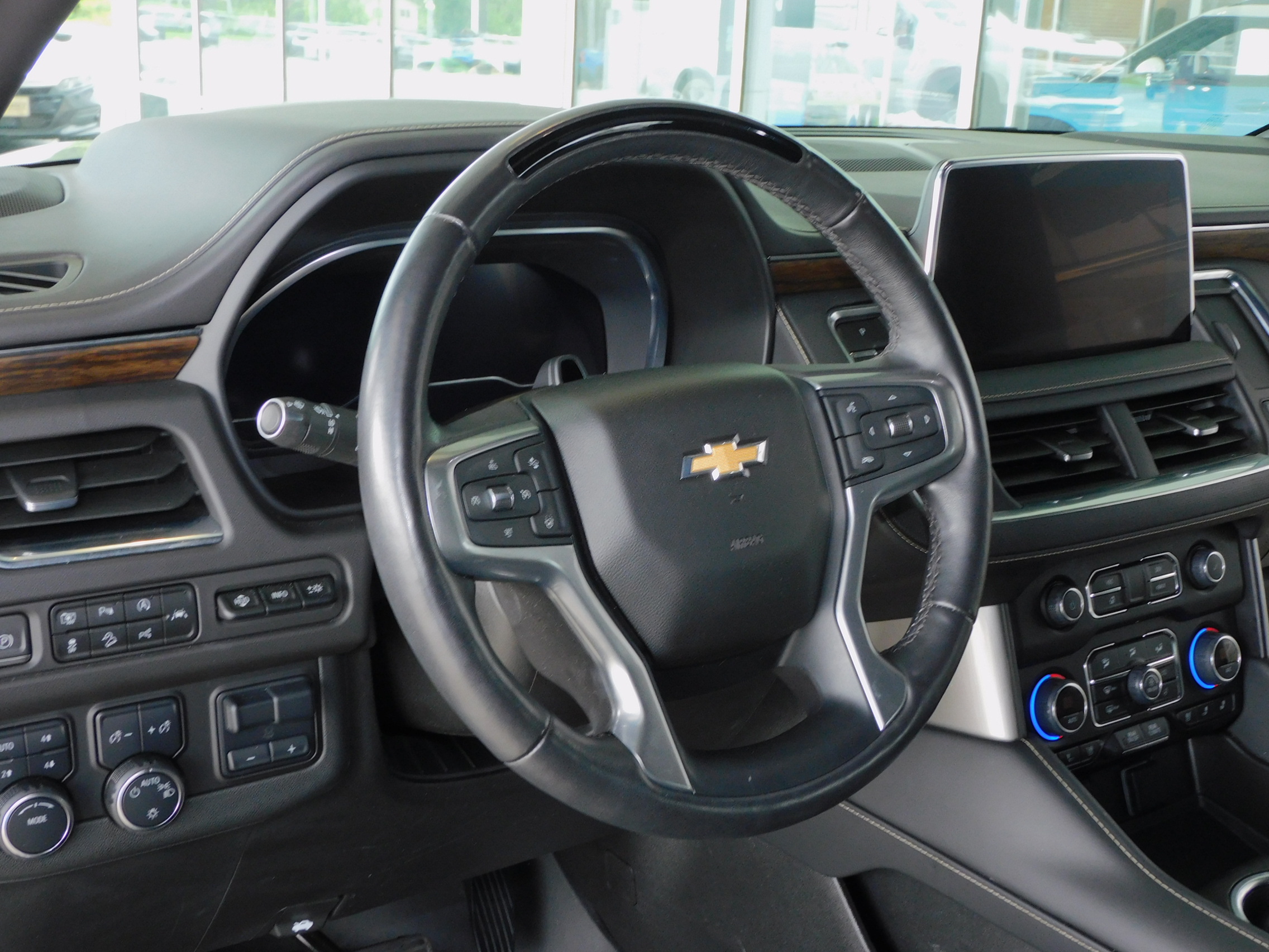 2024 Chevrolet Suburban Premier photo 12