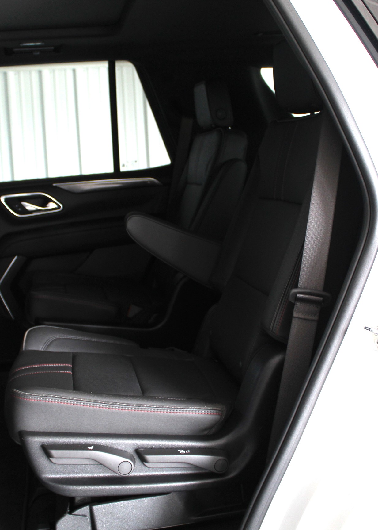 2024 Chevrolet Tahoe RST photo 4