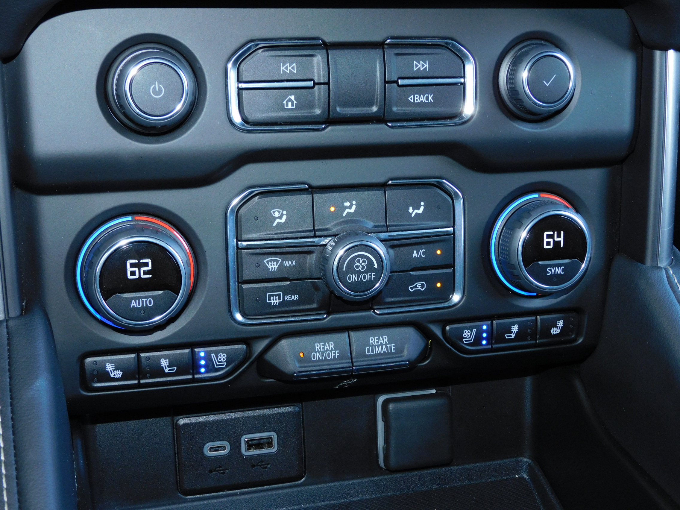 2024 Chevrolet Tahoe Premier photo 3