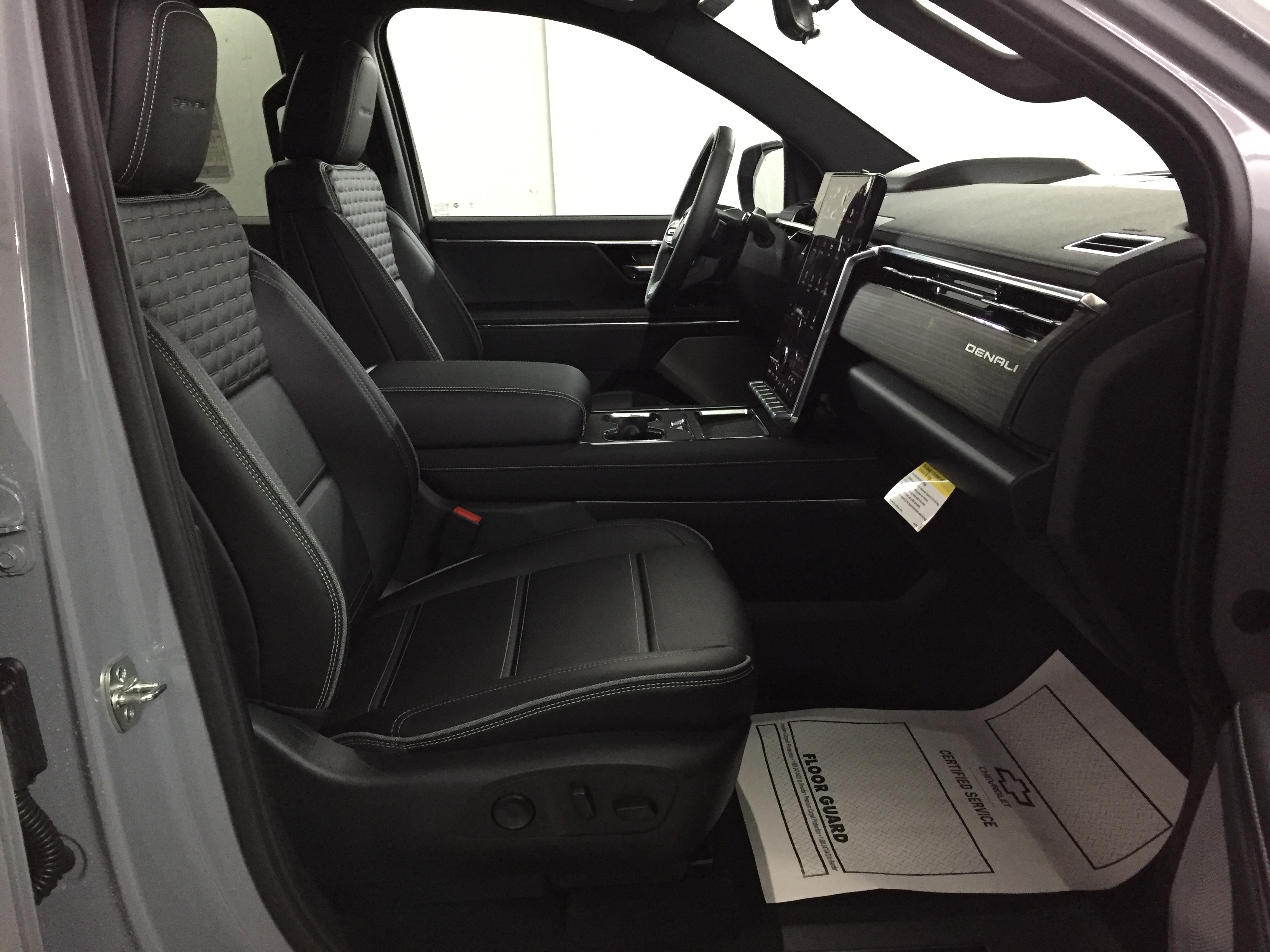 2025 Gmc Sierra EV Denali photo 17