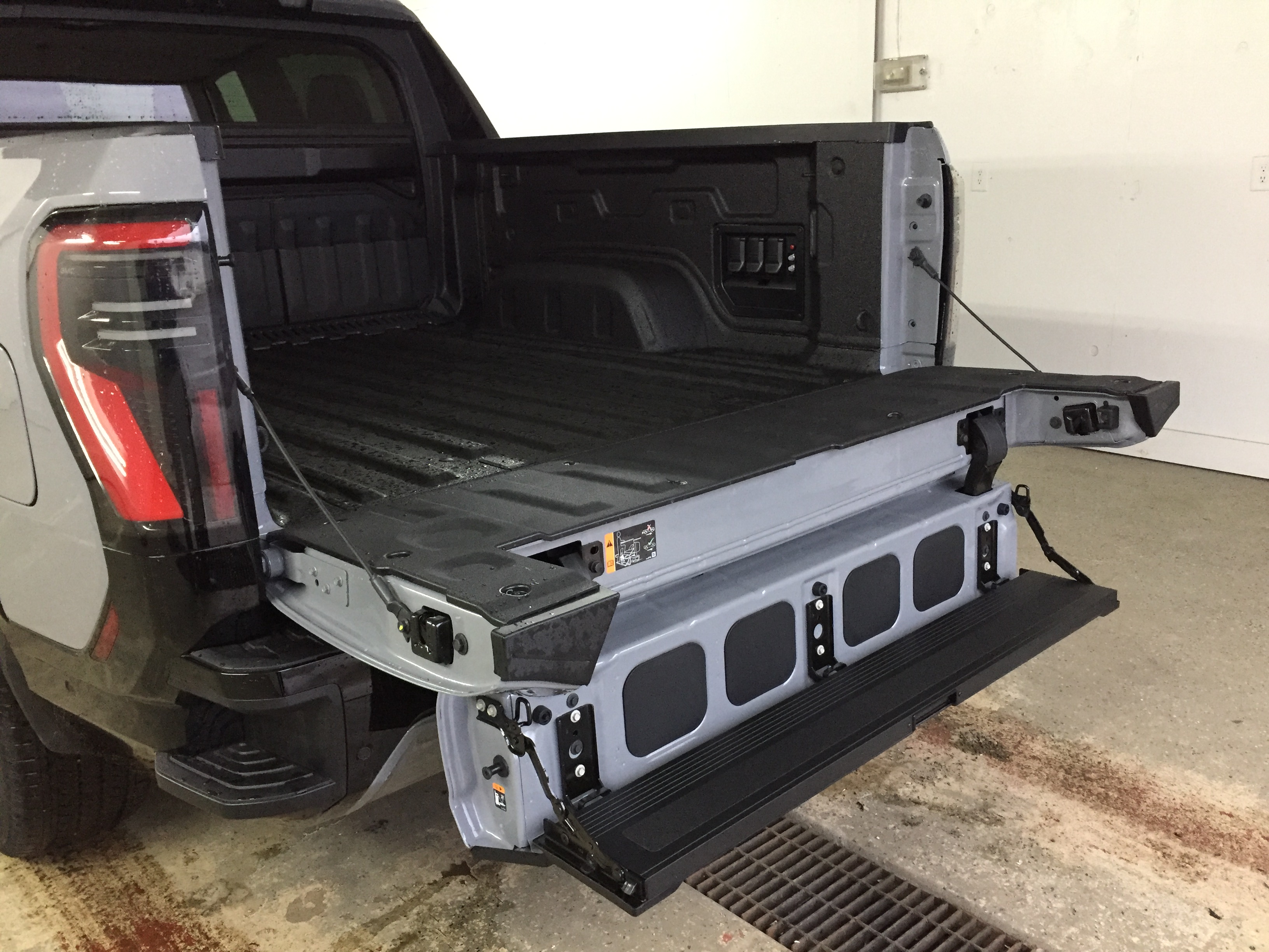 2025 Gmc Sierra EV Denali photo 4