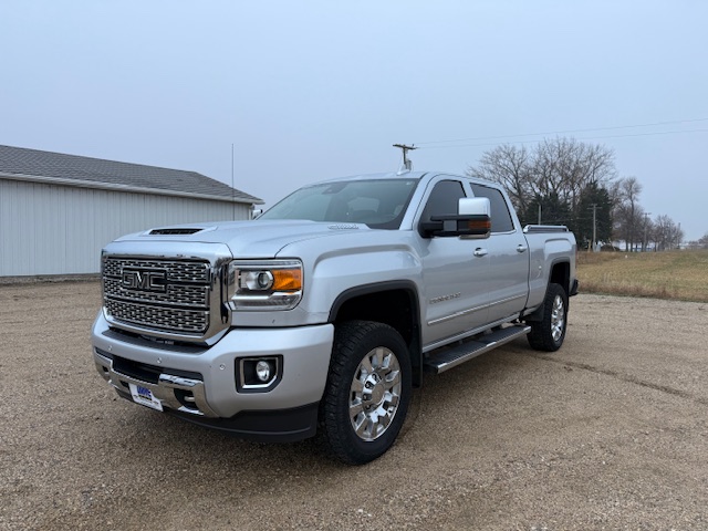 Used 2019 GMC Sierra 2500 Denali HD Denali with VIN 1GT12SEY4KF126094 for sale in Rugby, ND