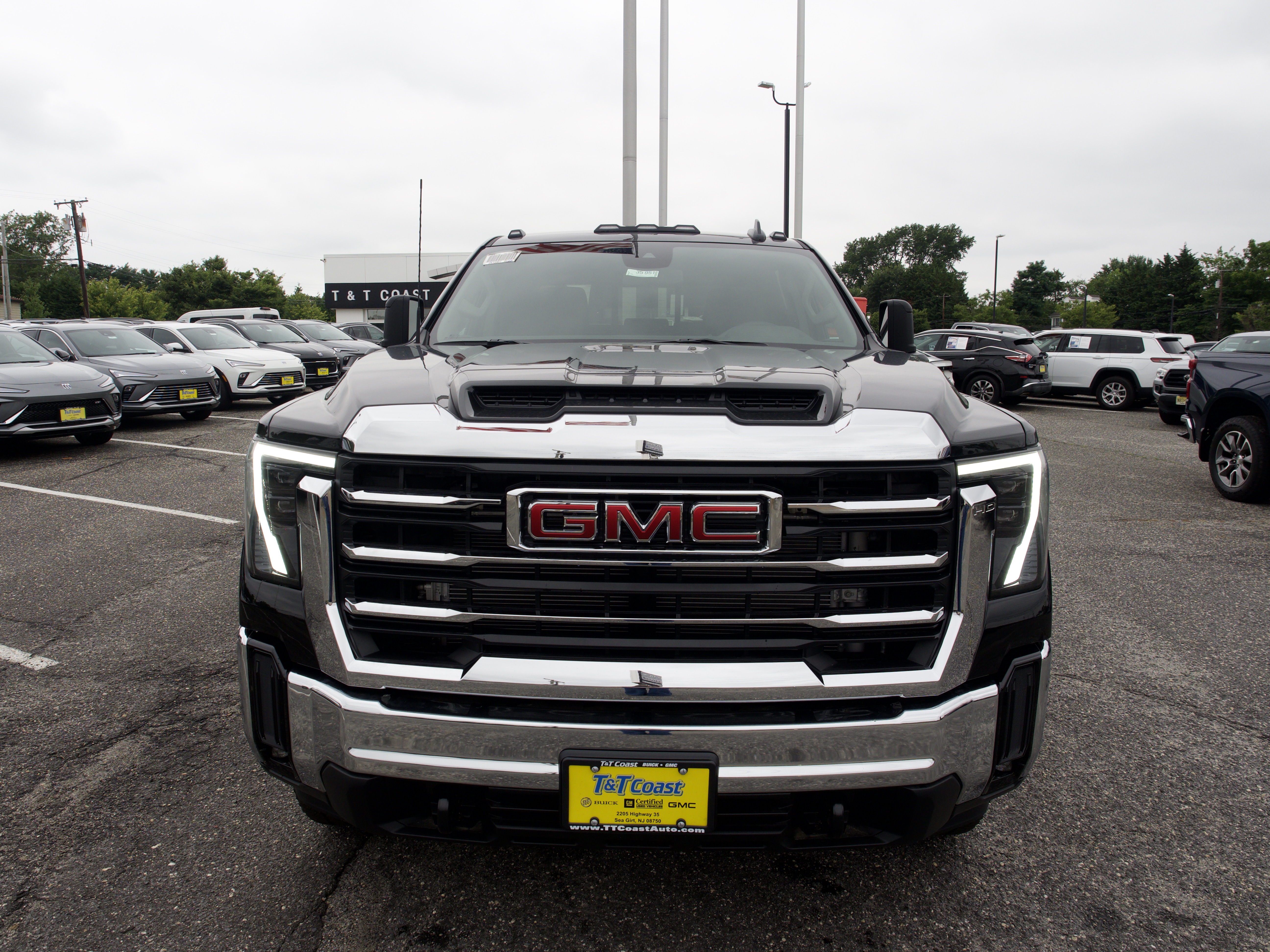 New 2026 Onyx Black GMC SLE image 2