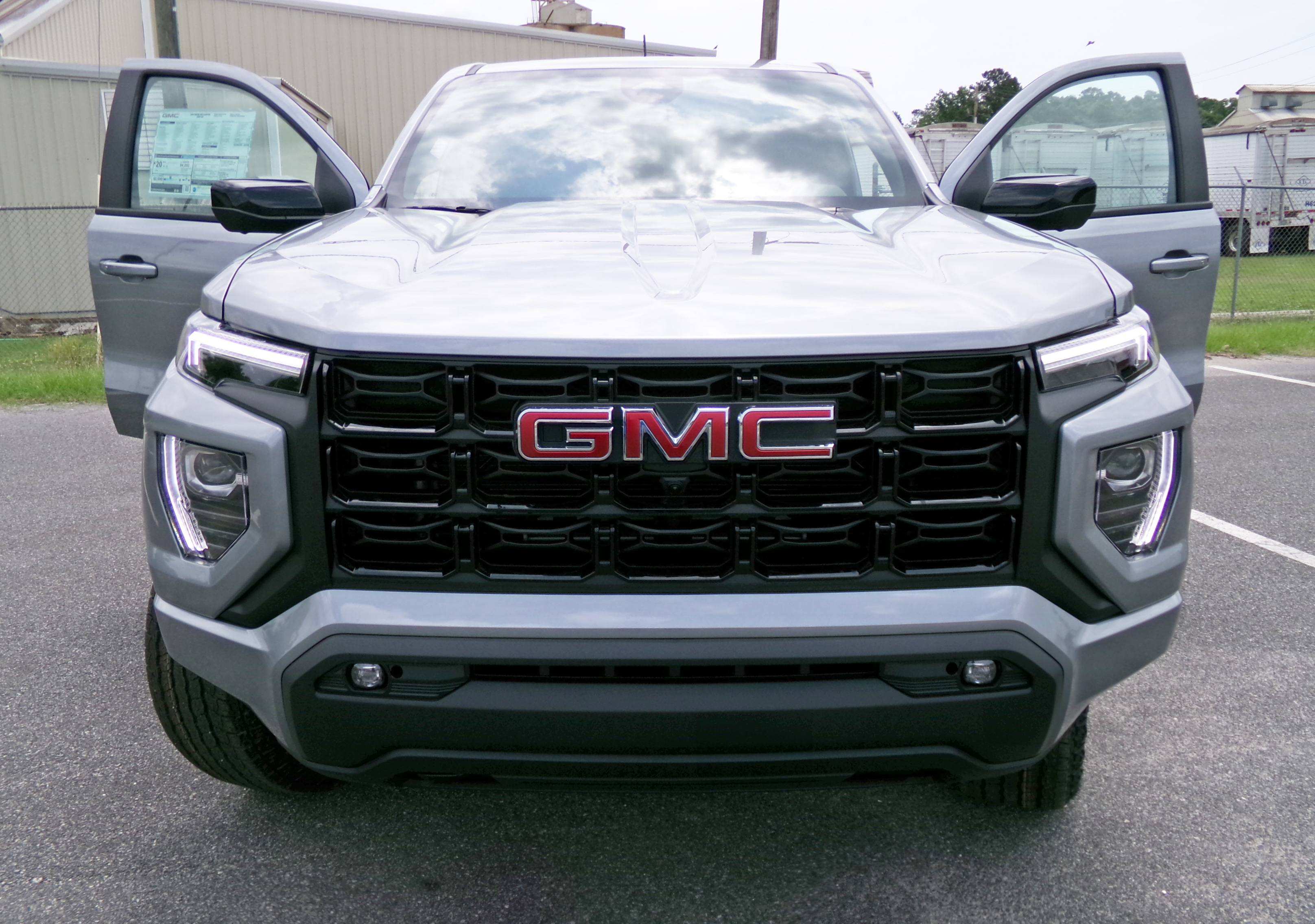 New 2026 Sterling Metallic GMC Elevation image 6