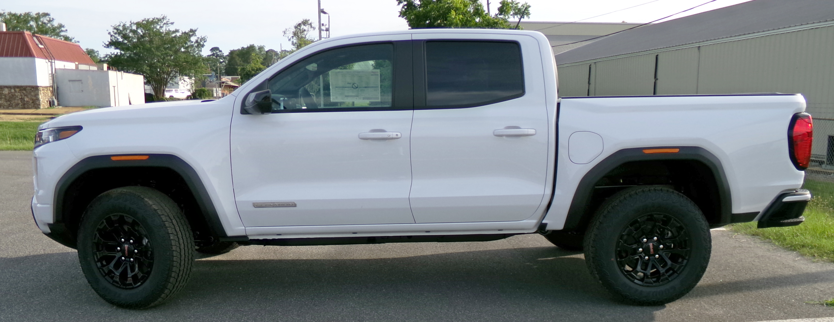 New 2026 Summit White GMC Elevation image 2