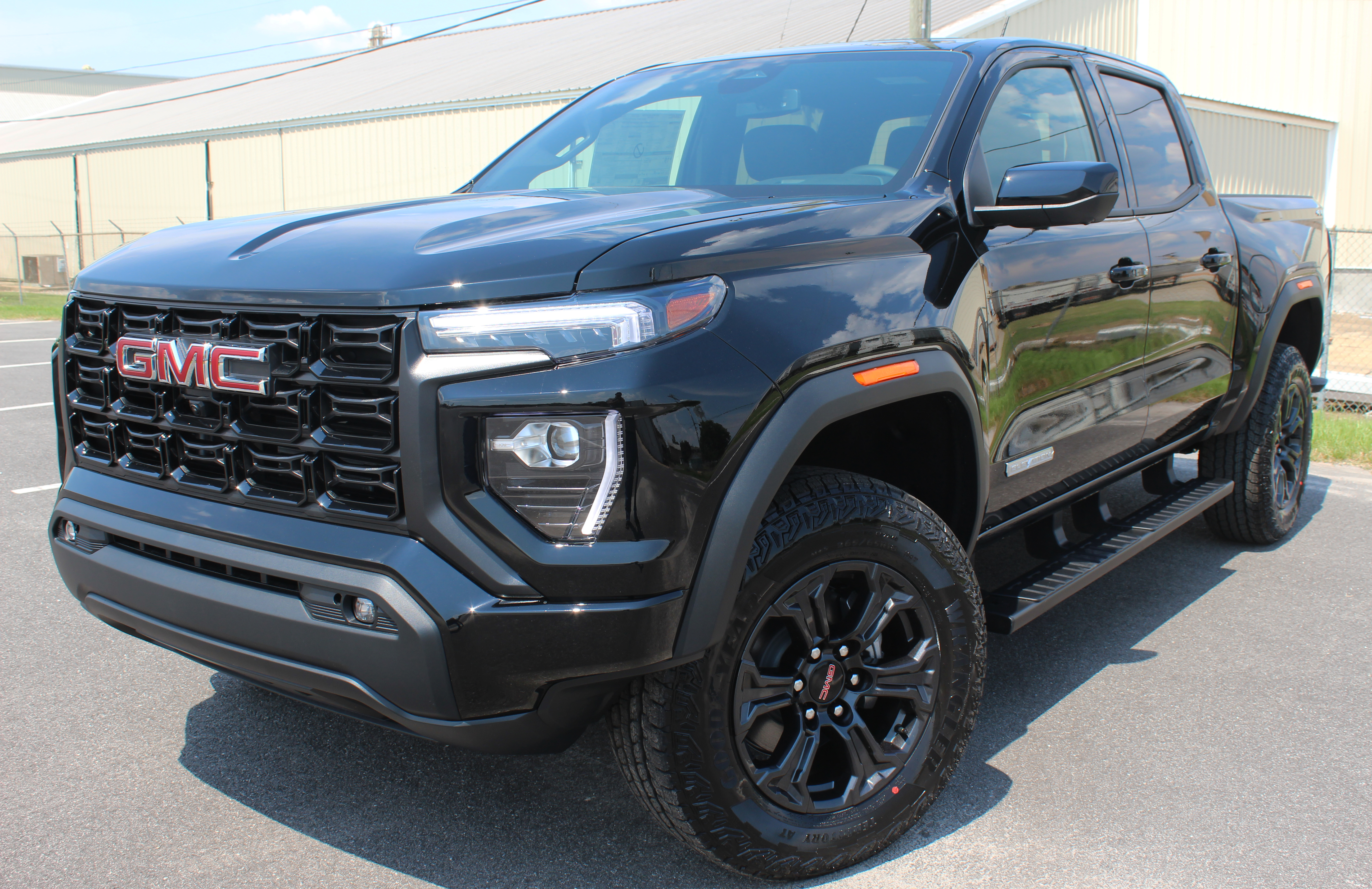 2025 GMC Canyon Elevation's photo