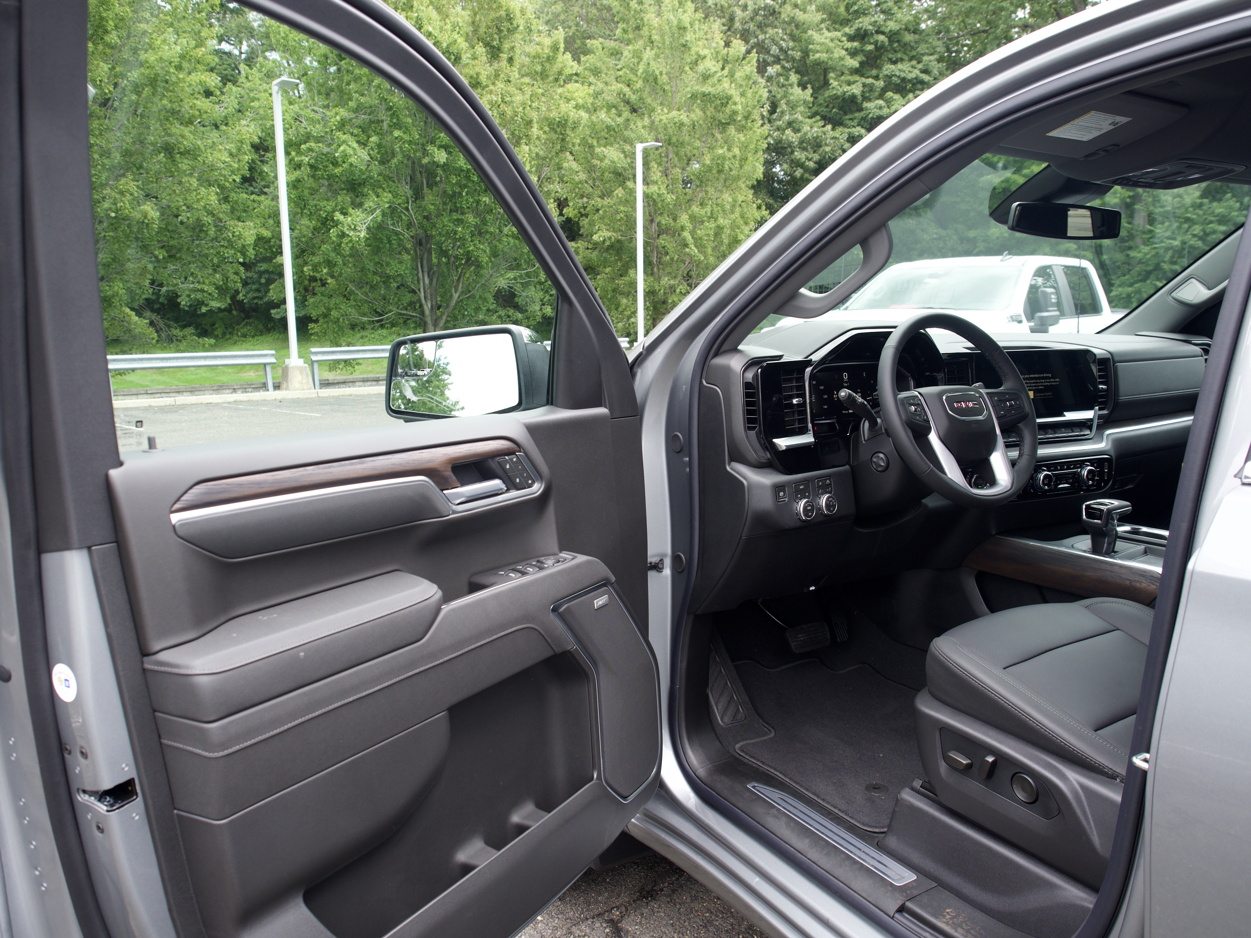 2026 GMC Sierra 1500 SLT - Photo 10
