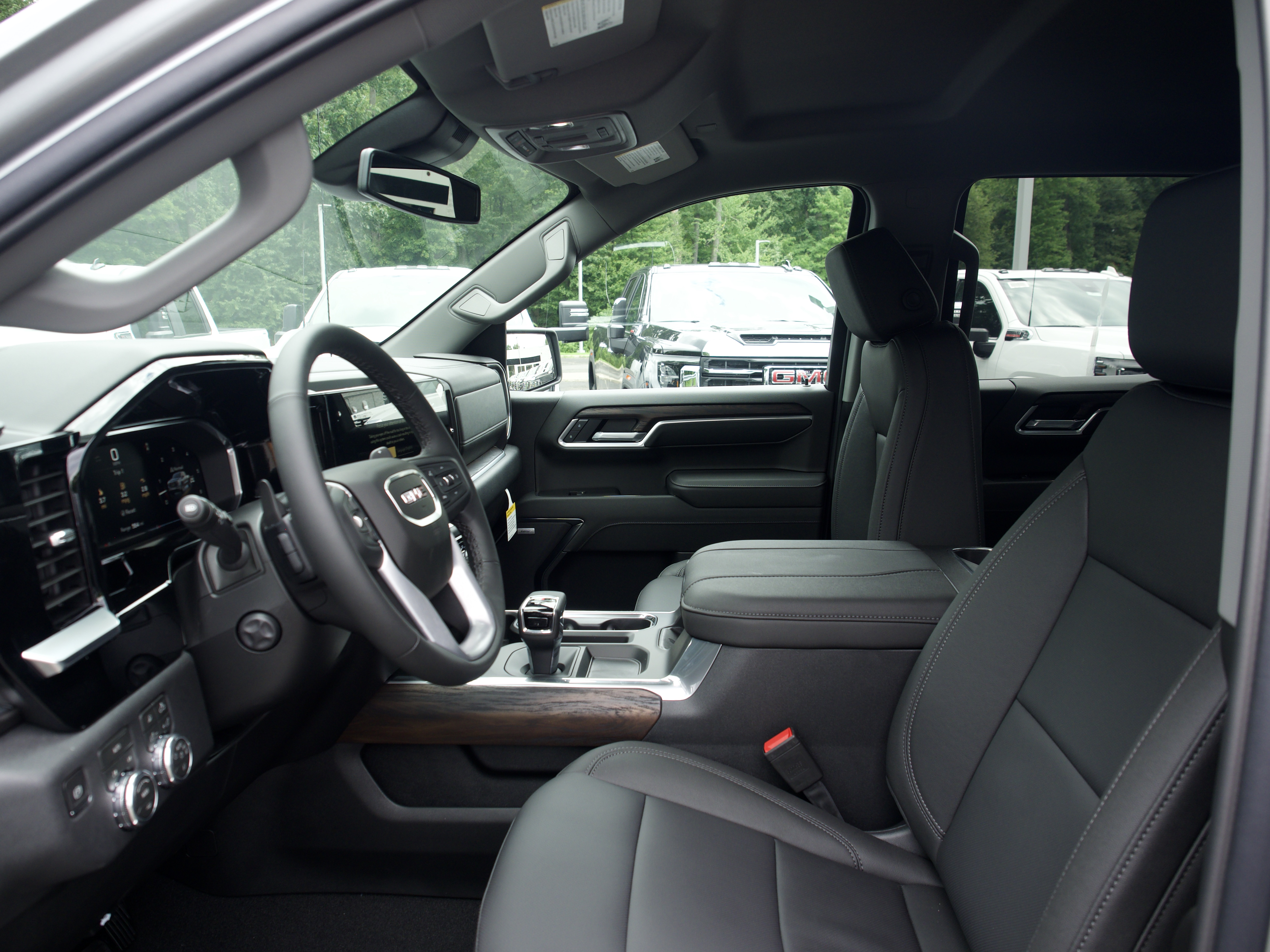 2026 GMC Sierra 1500 SLT - Photo 11