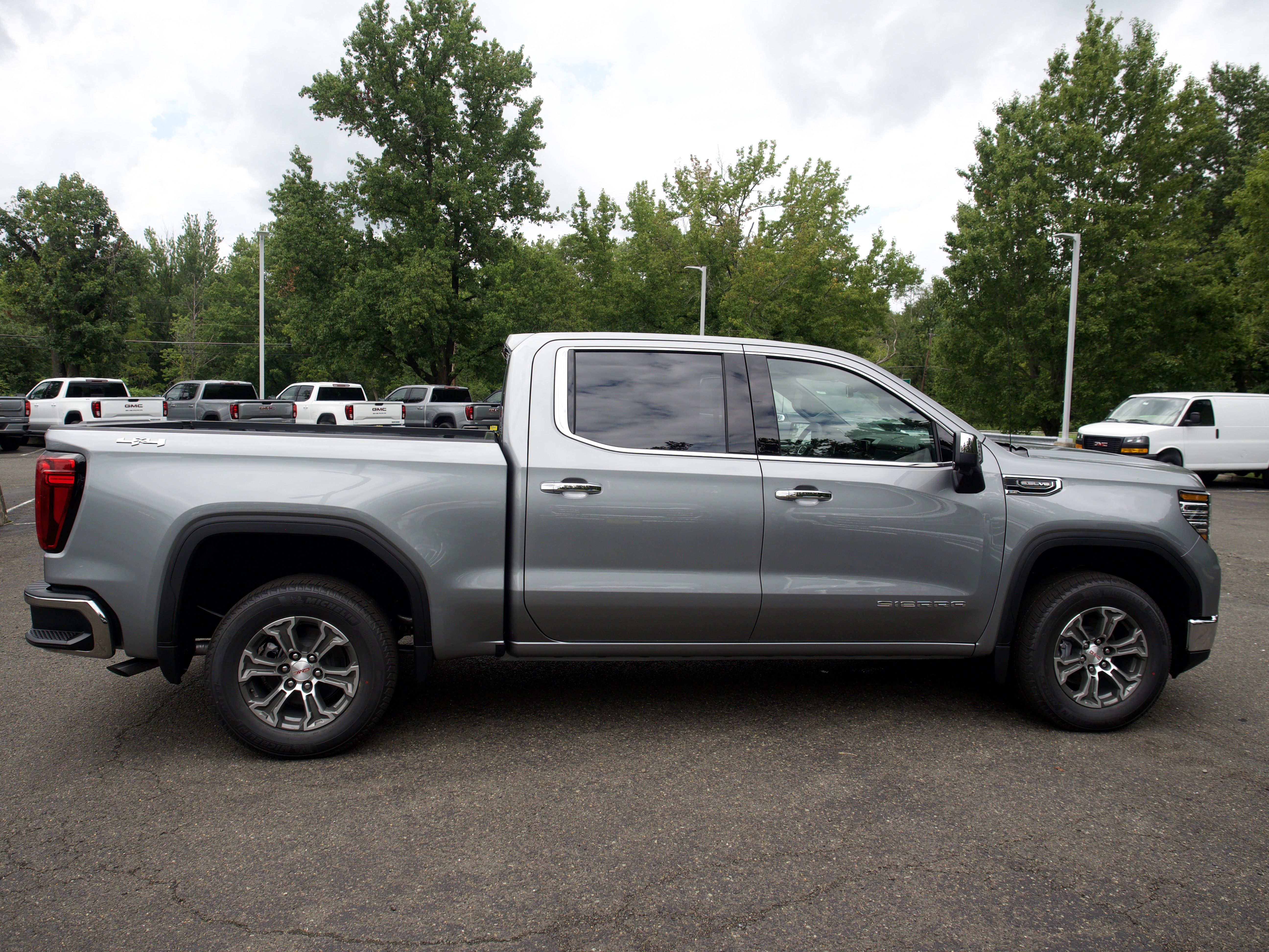 2026 GMC Sierra 1500 SLT - Photo 6