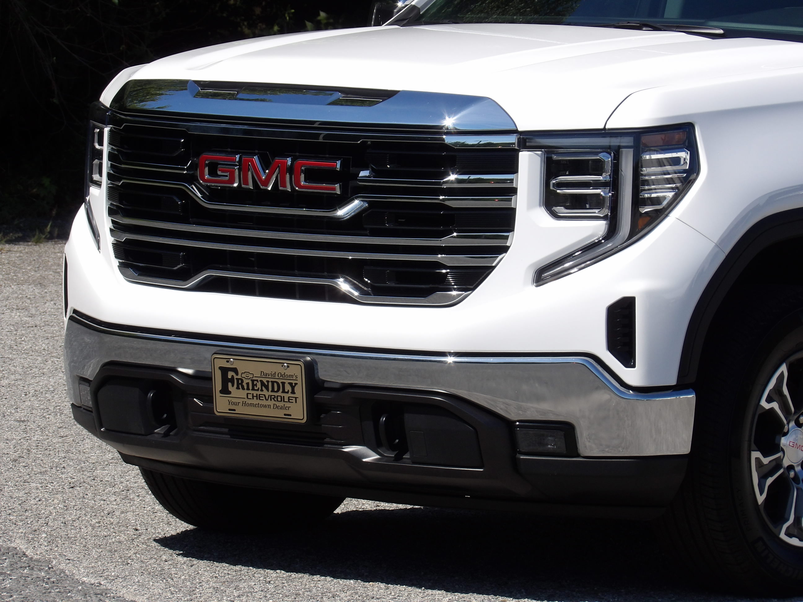 Used 2026 Summit White GMC SLT image 9