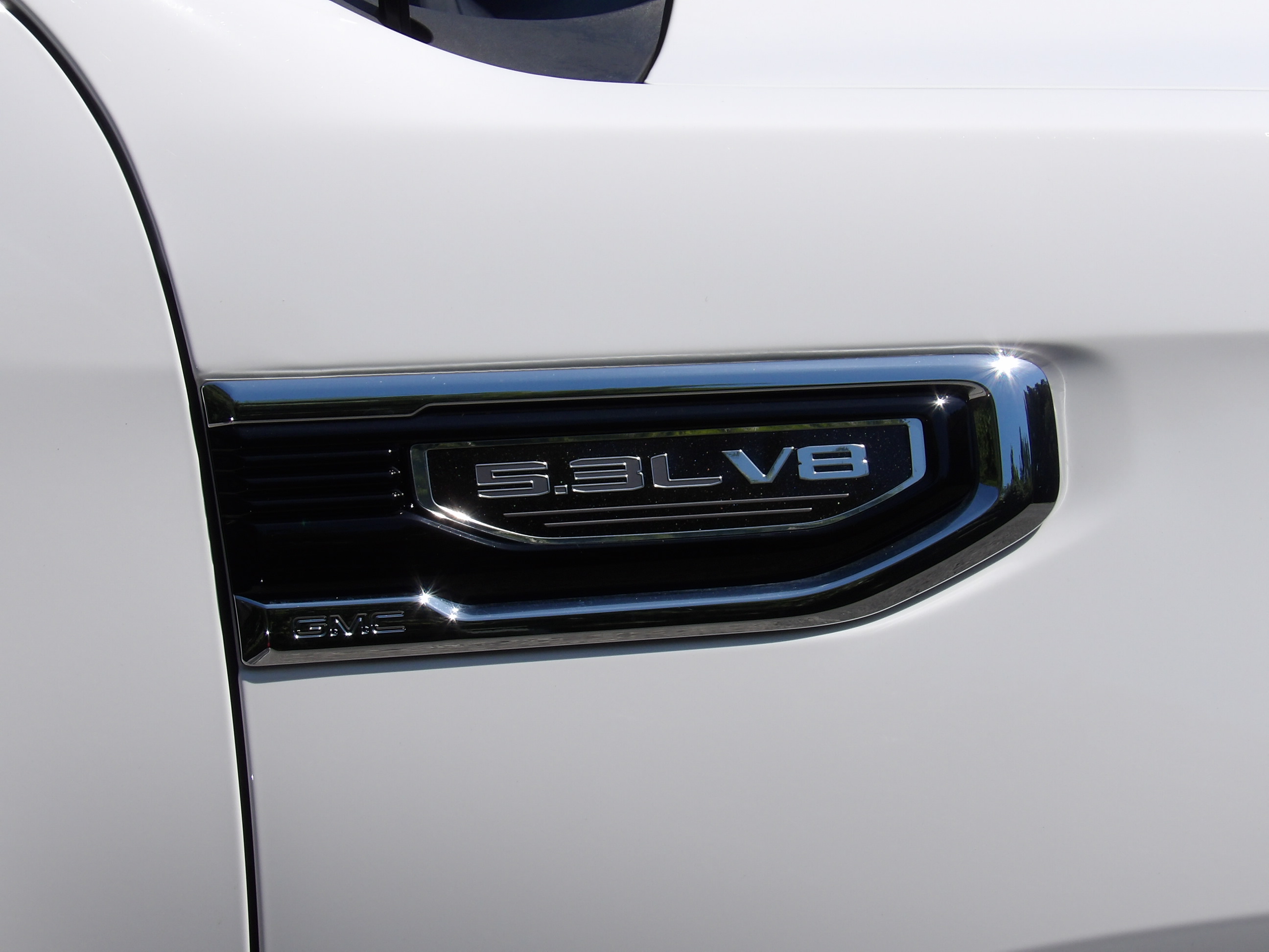Used 2026 Summit White GMC SLT image 11