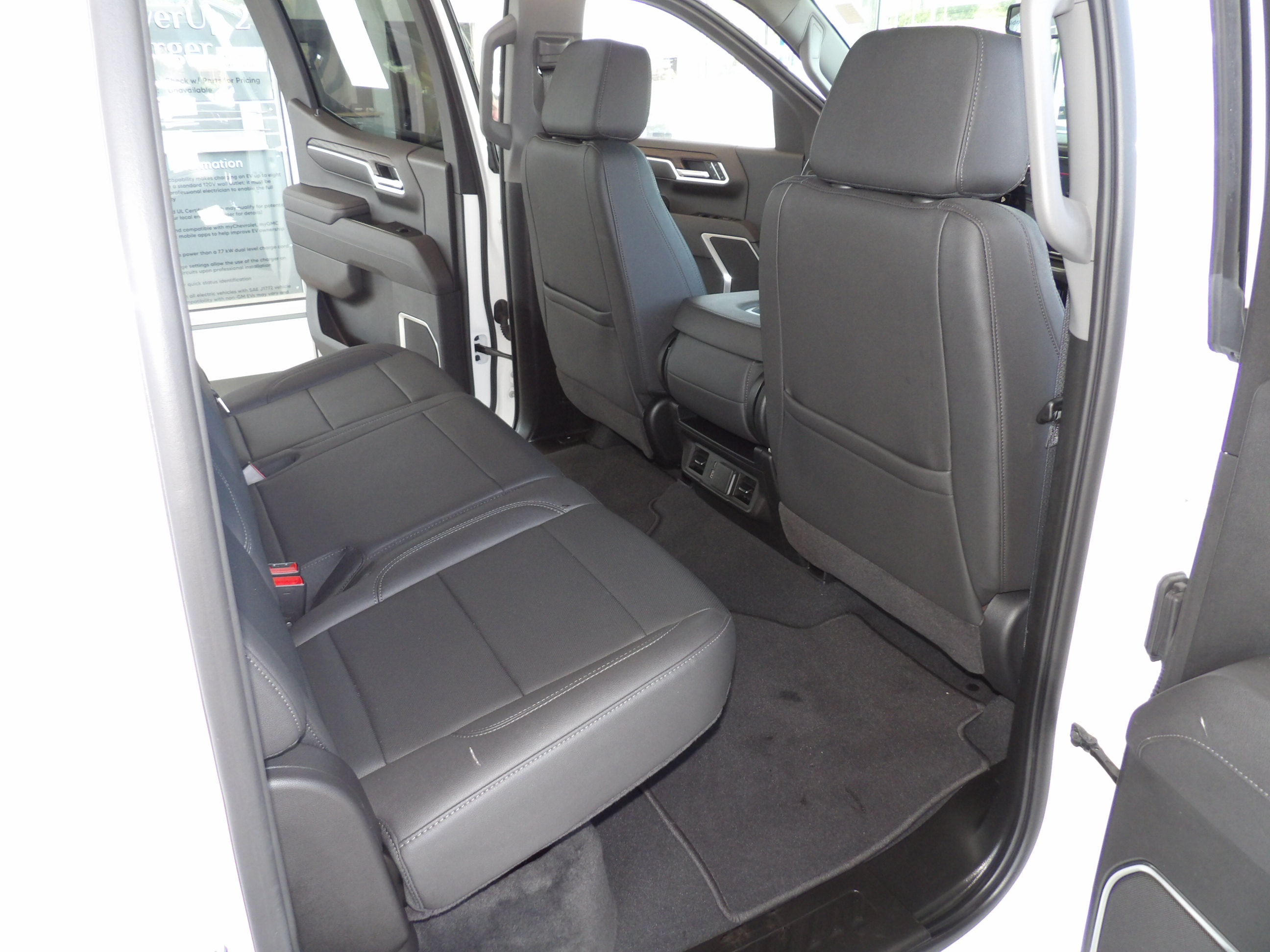 Used 2026 Summit White GMC SLT image 22