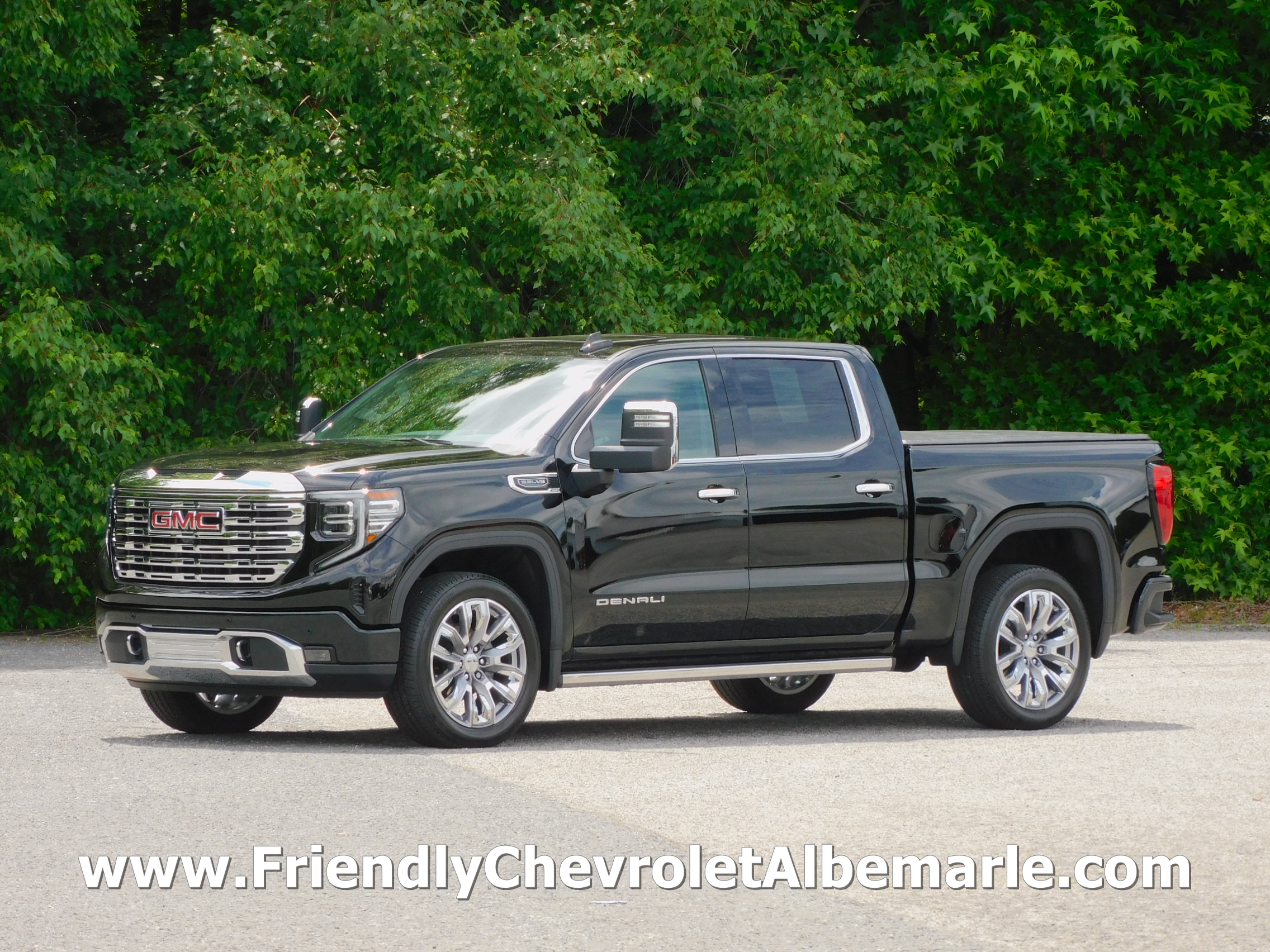 2025 GMC Sierra 4WD Crew Cab Short Box Denali's photo